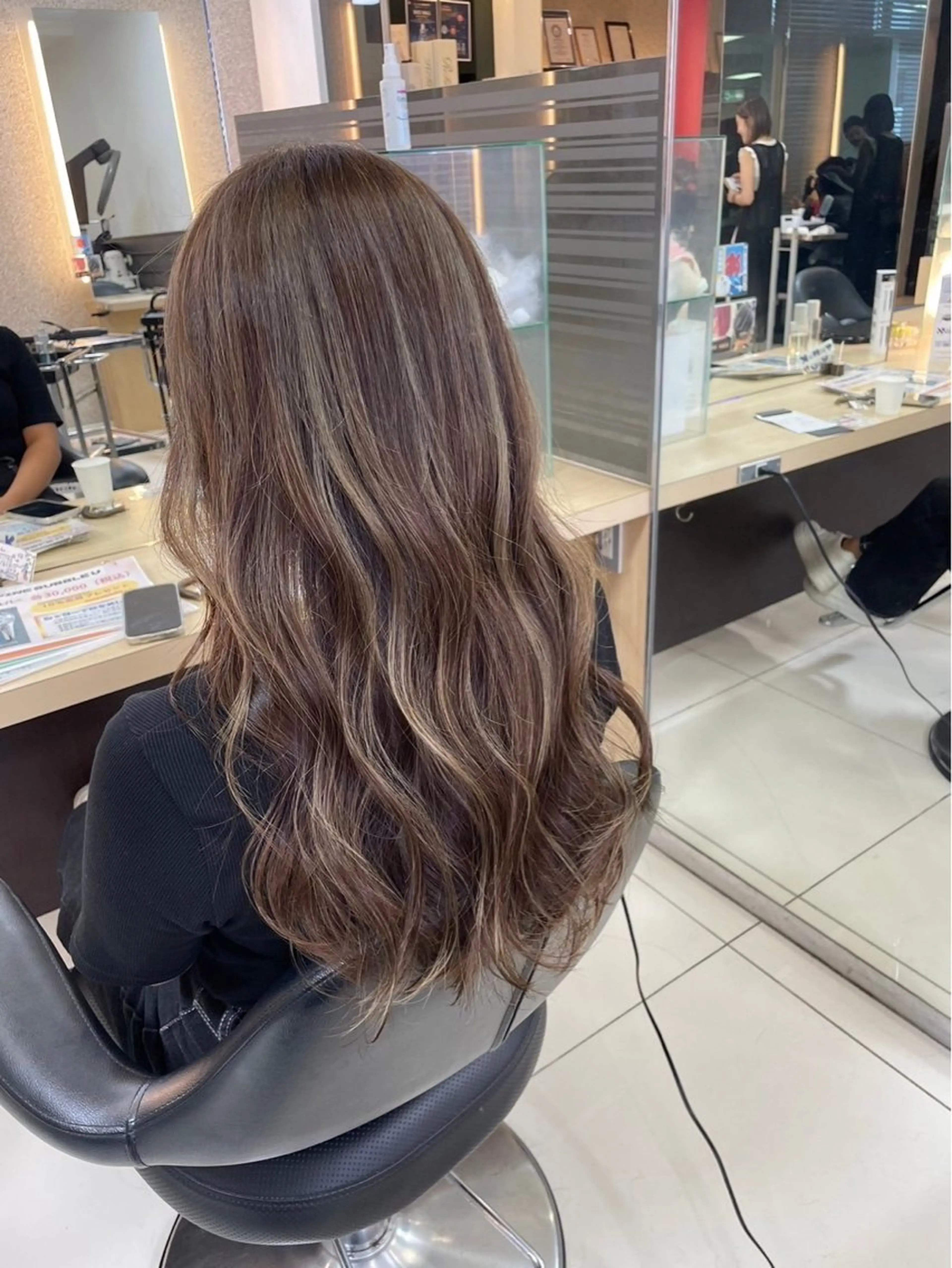 【5人限定】ハイライトカラー🌺✨（ハイライト込み）施術目安時間：180分⏰の写真