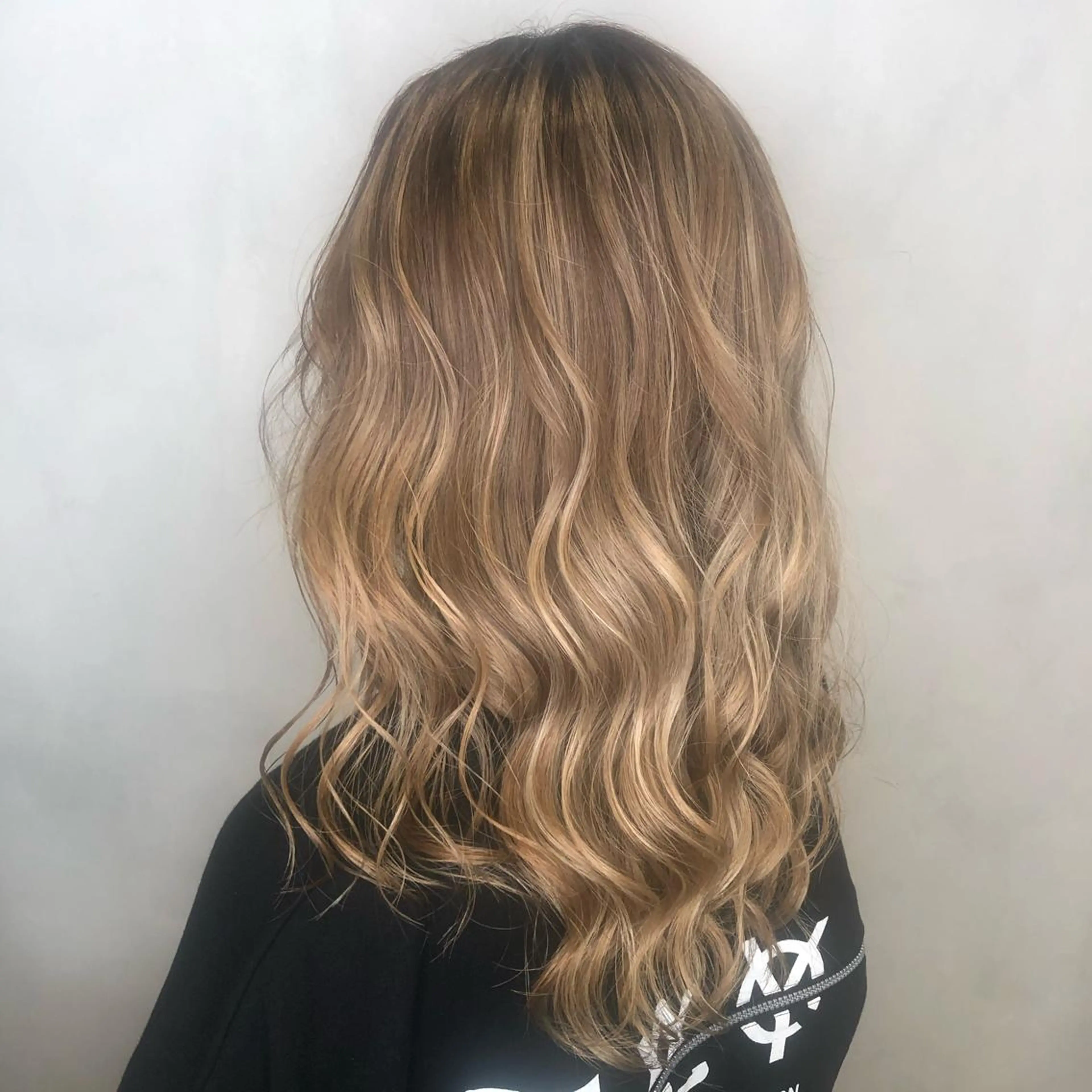 ロング ハイライト 井澤 和花のヘアスタイル