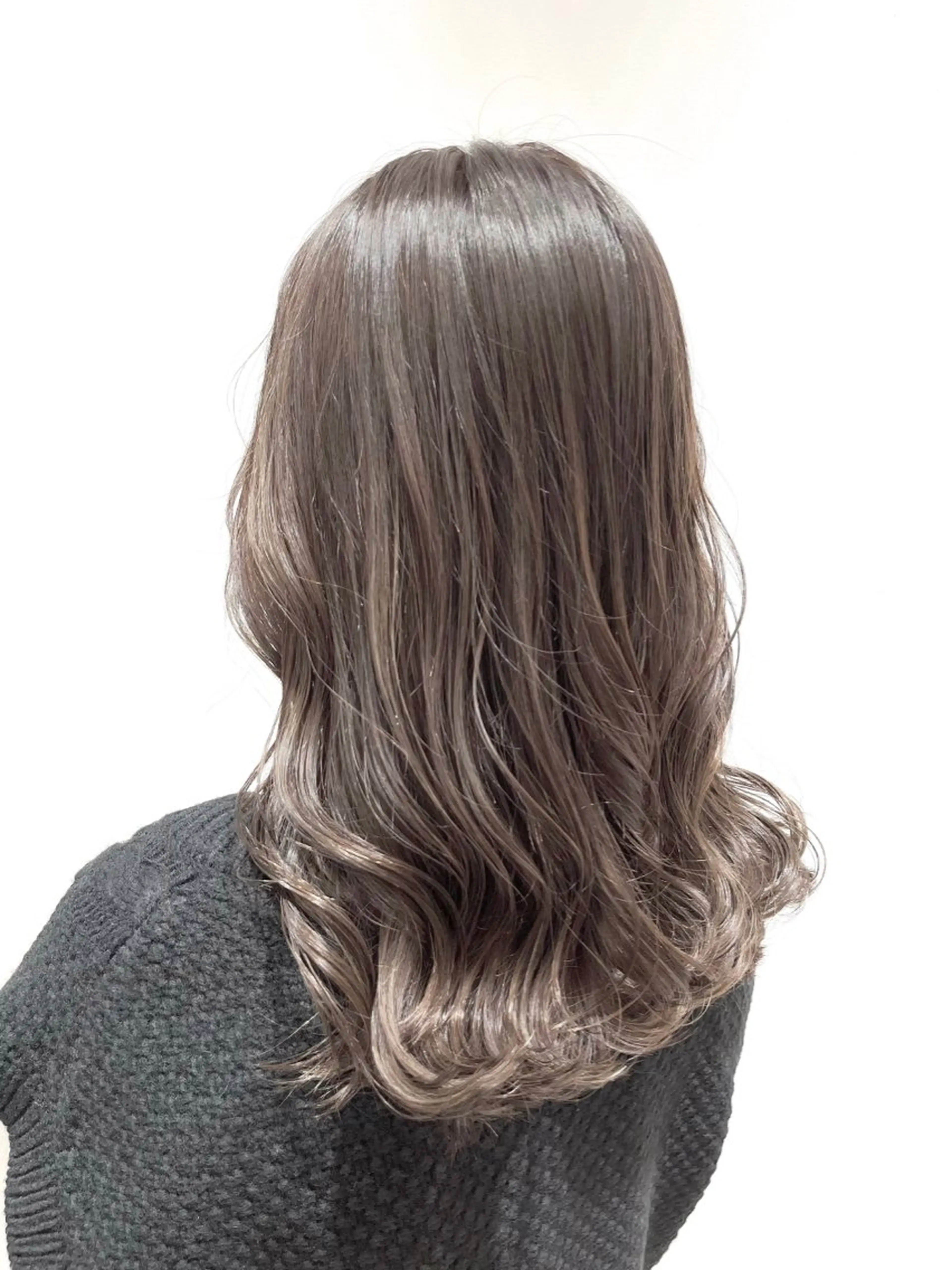 カラー 中務 綾乃のヘアスタイル