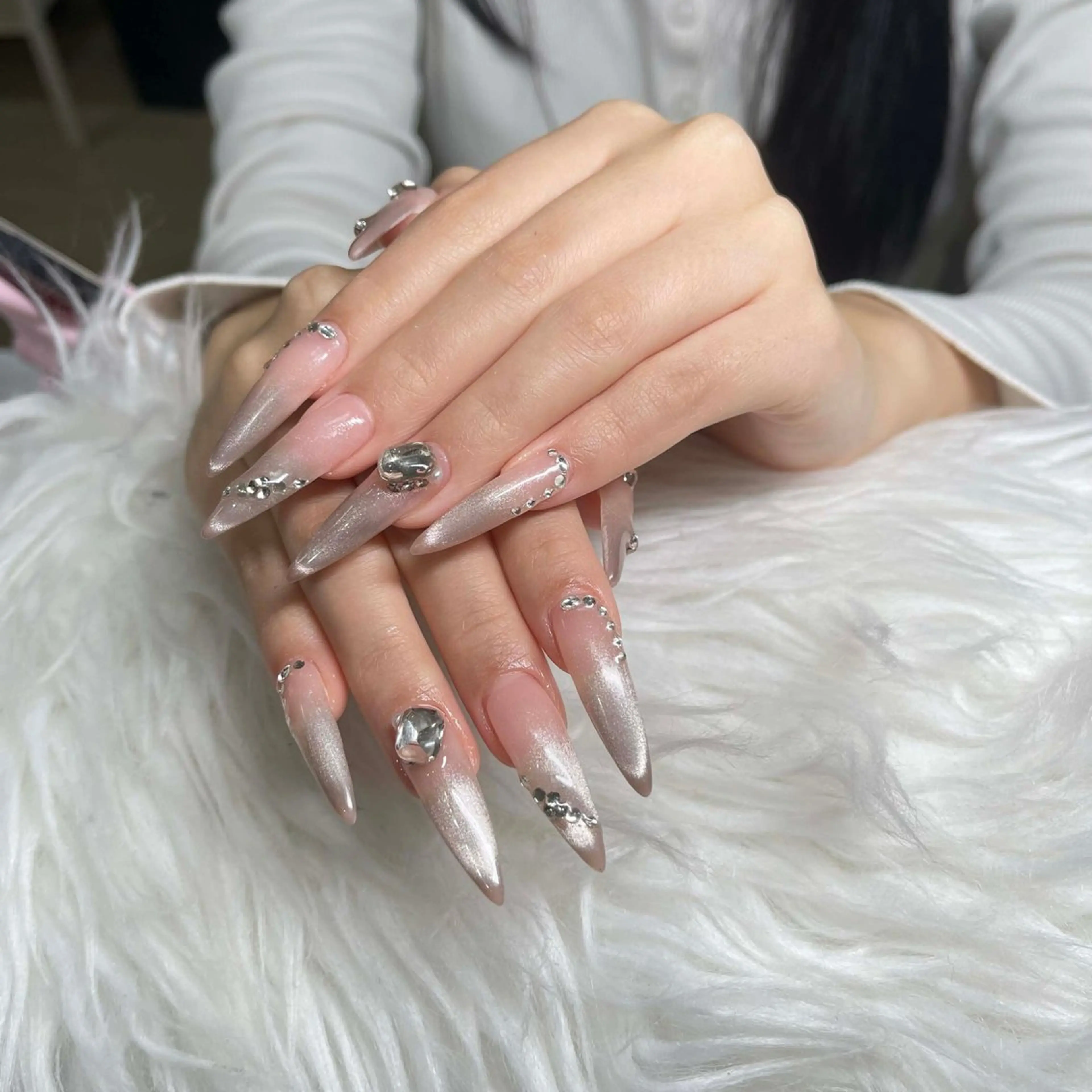 ネイル フットネイル フレンチネイル グラデーション 韓国ネイル ロングネイル ハンドネイル qyn qynのネイルデザイン