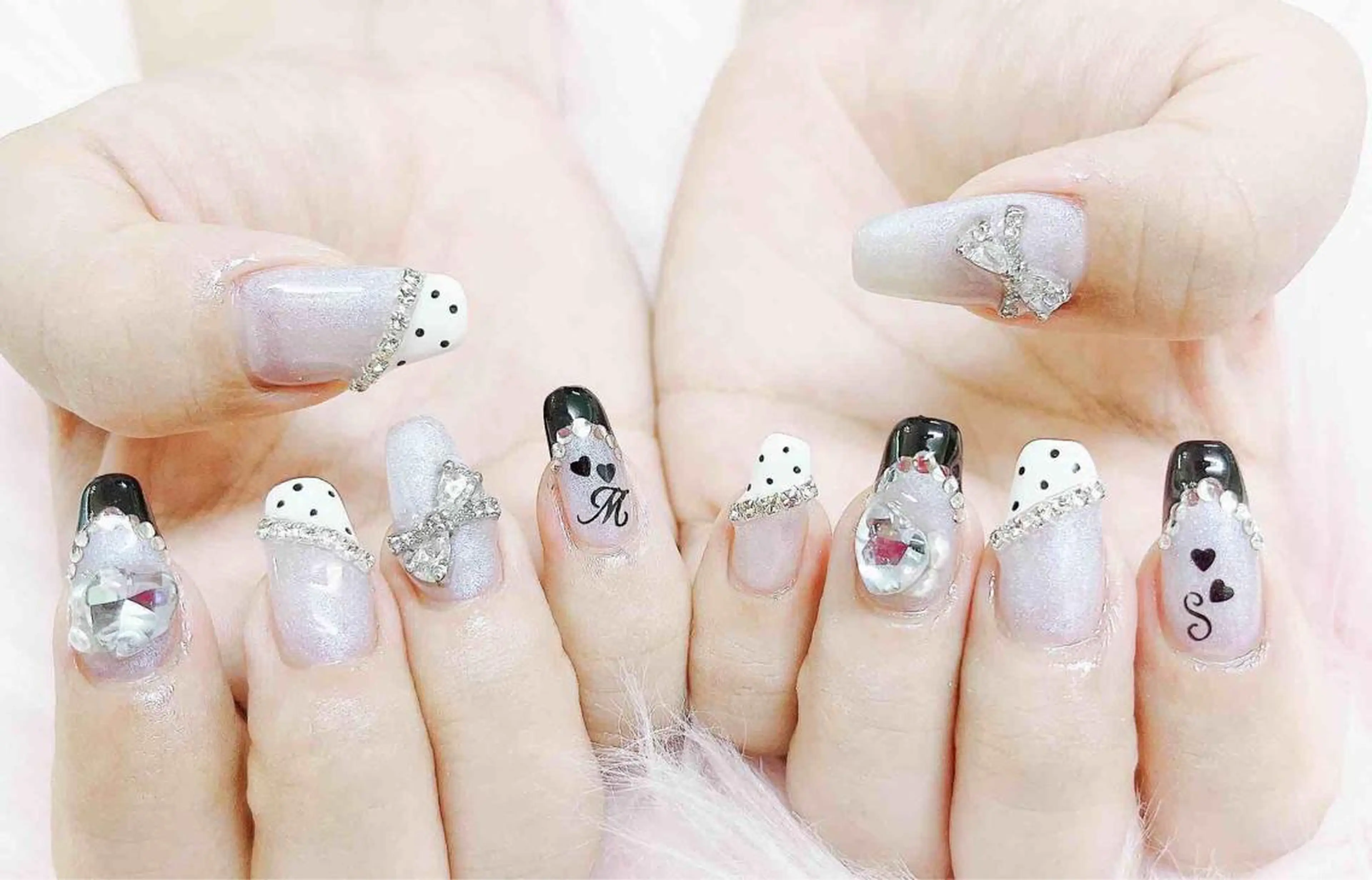 ネイル ハンドネイル MoonNail ユリ🌸のネイルデザイン