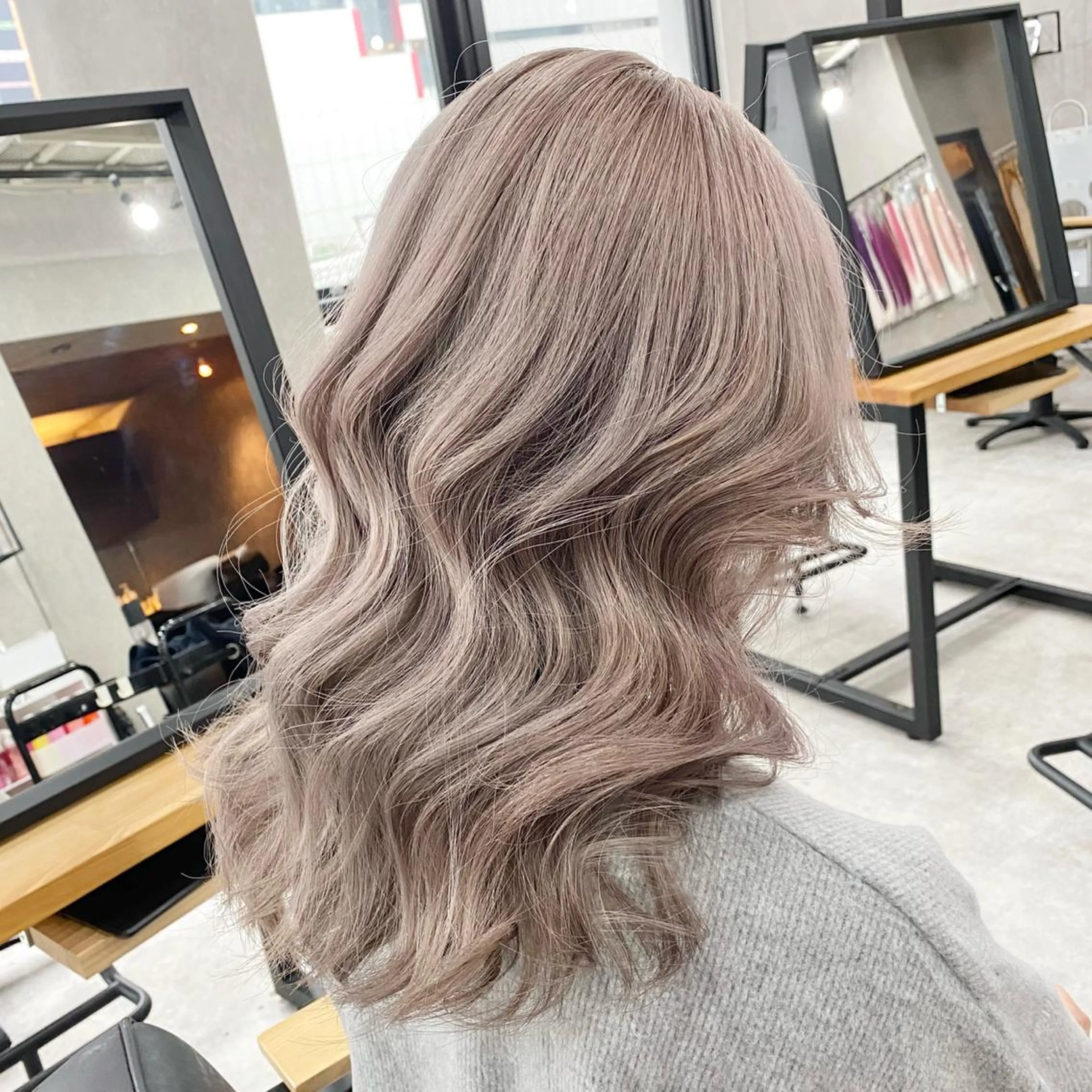 カラー グレージュ ハイトーンボブ /tasukuのヘアスタイル