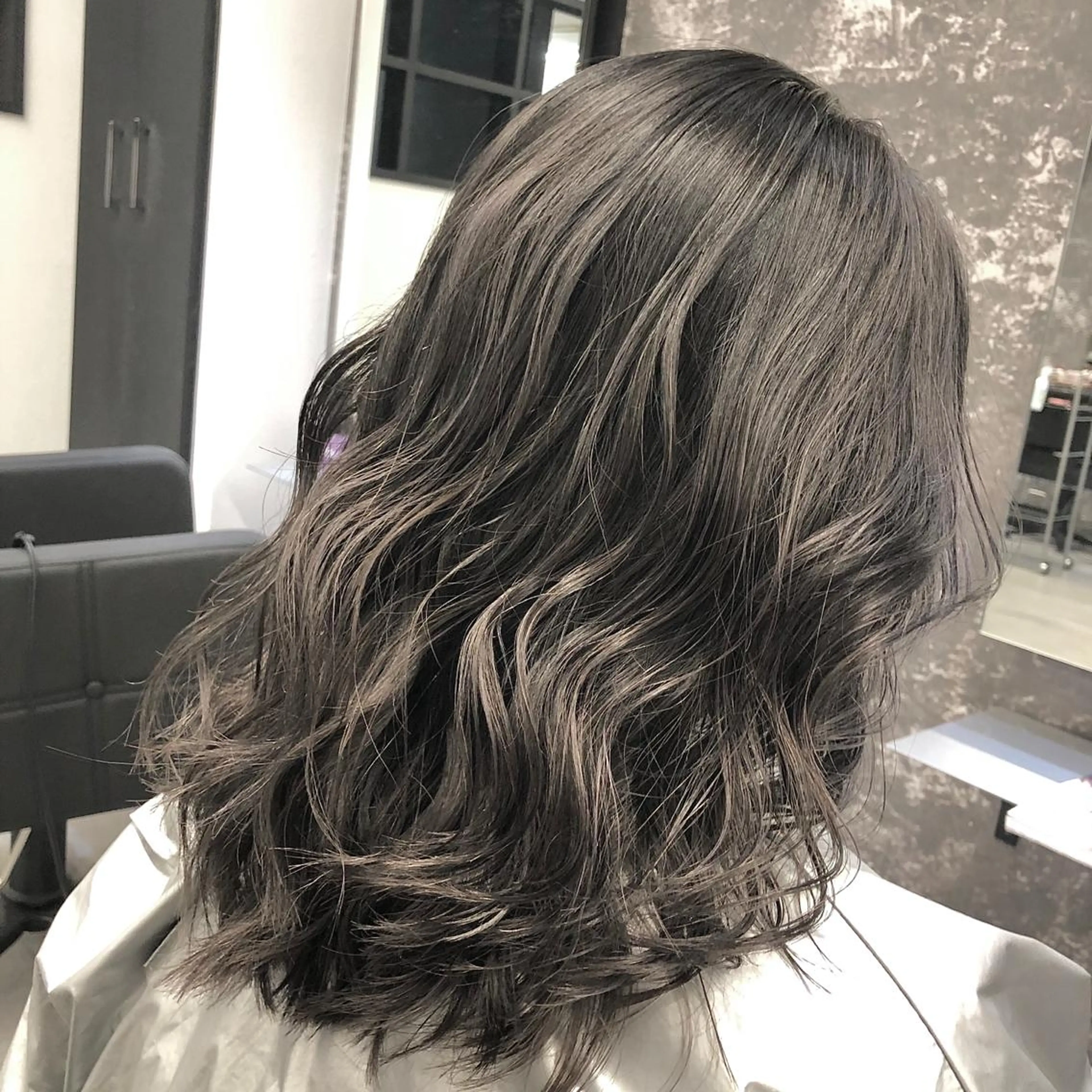 ミディアム カラー ヘアアレンジ バレイヤージュ デザインカラー ハイライトカラー 外国人風カラー ハイライト アンドウ ユウ/ レイヤーカット/韓国のヘアスタイル