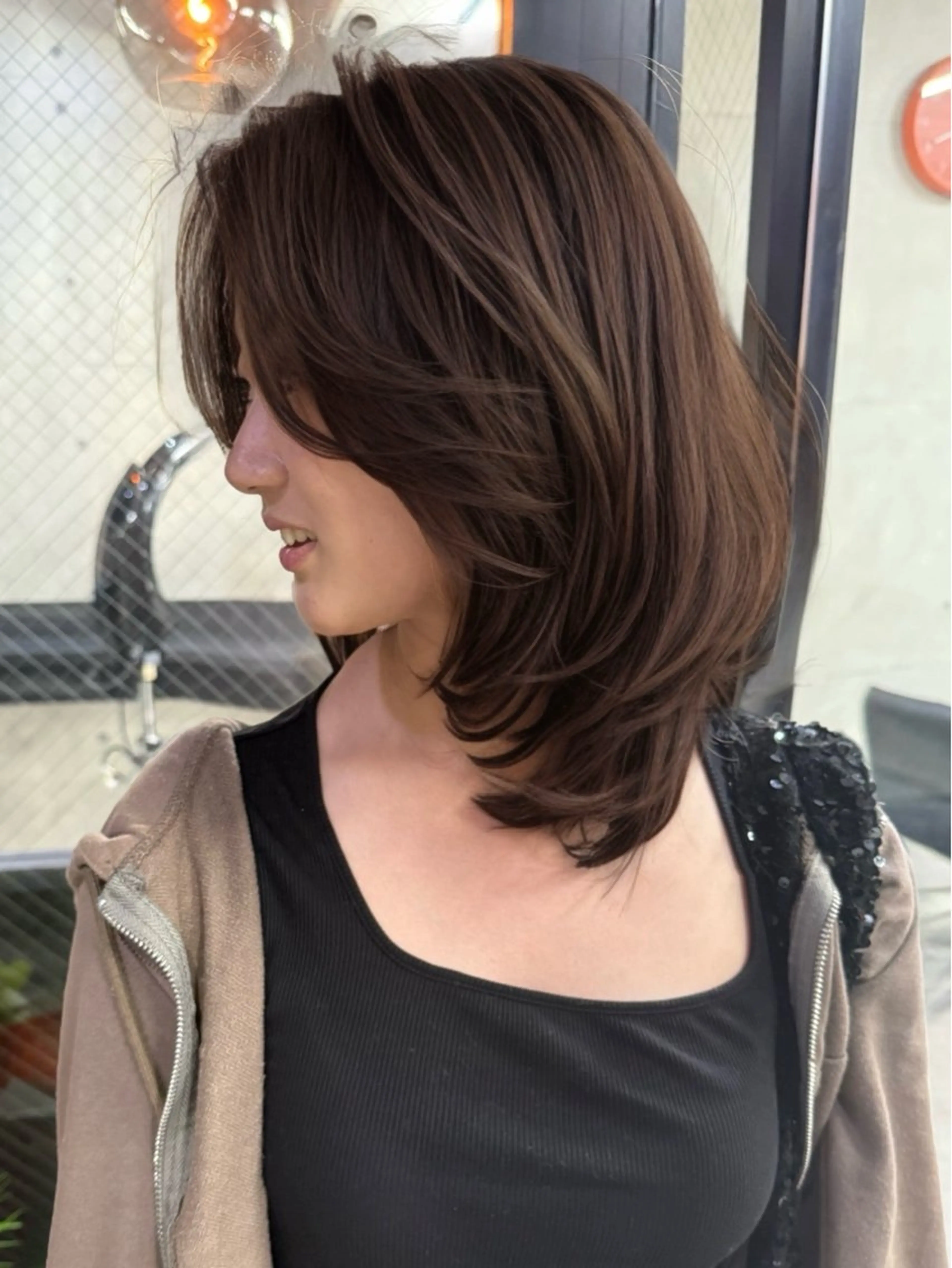 ミディアム レイヤーカット カット ヘアカラー トリートメント レイヤーカット\ウル フ　chinatsuのヘアスタイル