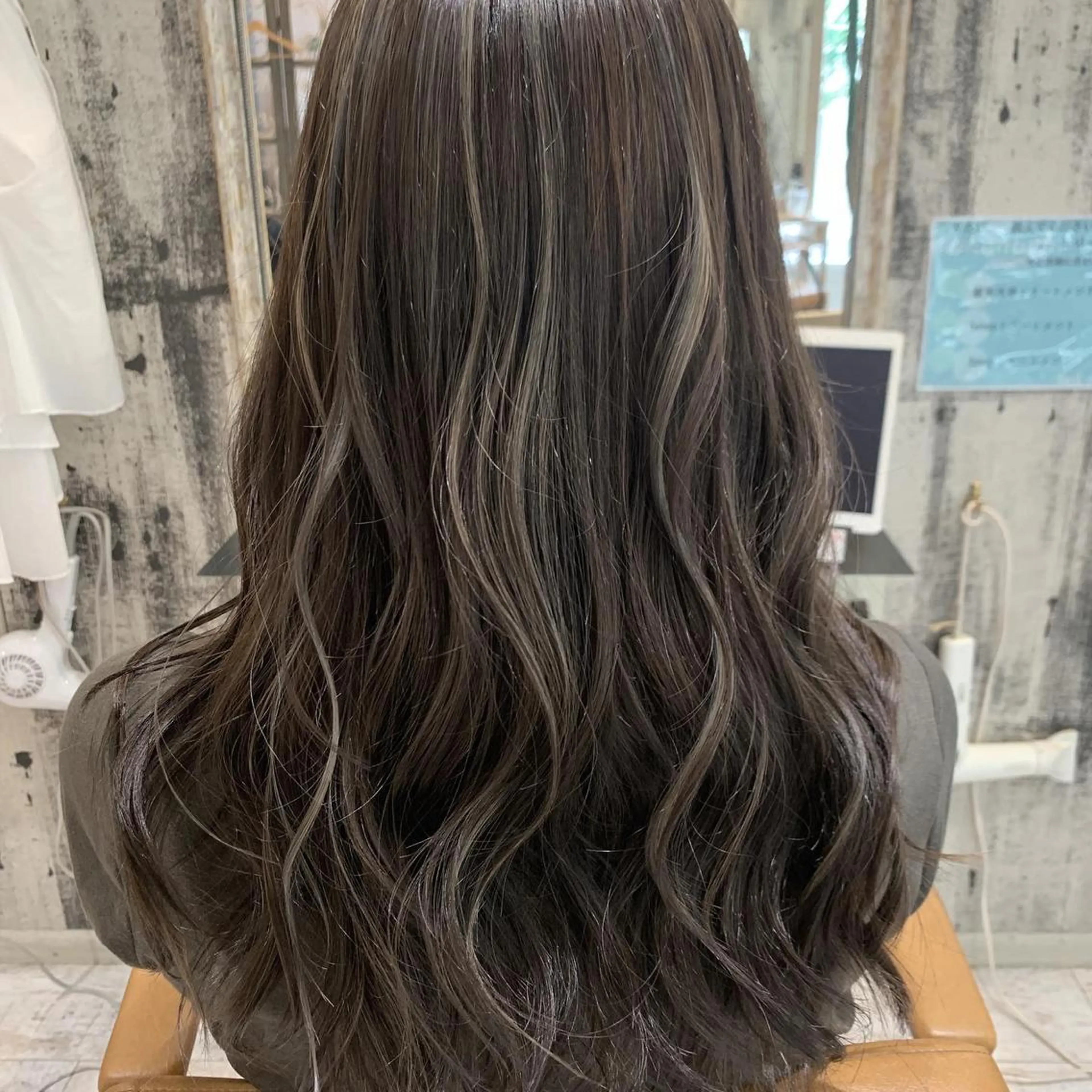 カラー ヤマダ サクラのヘアスタイル