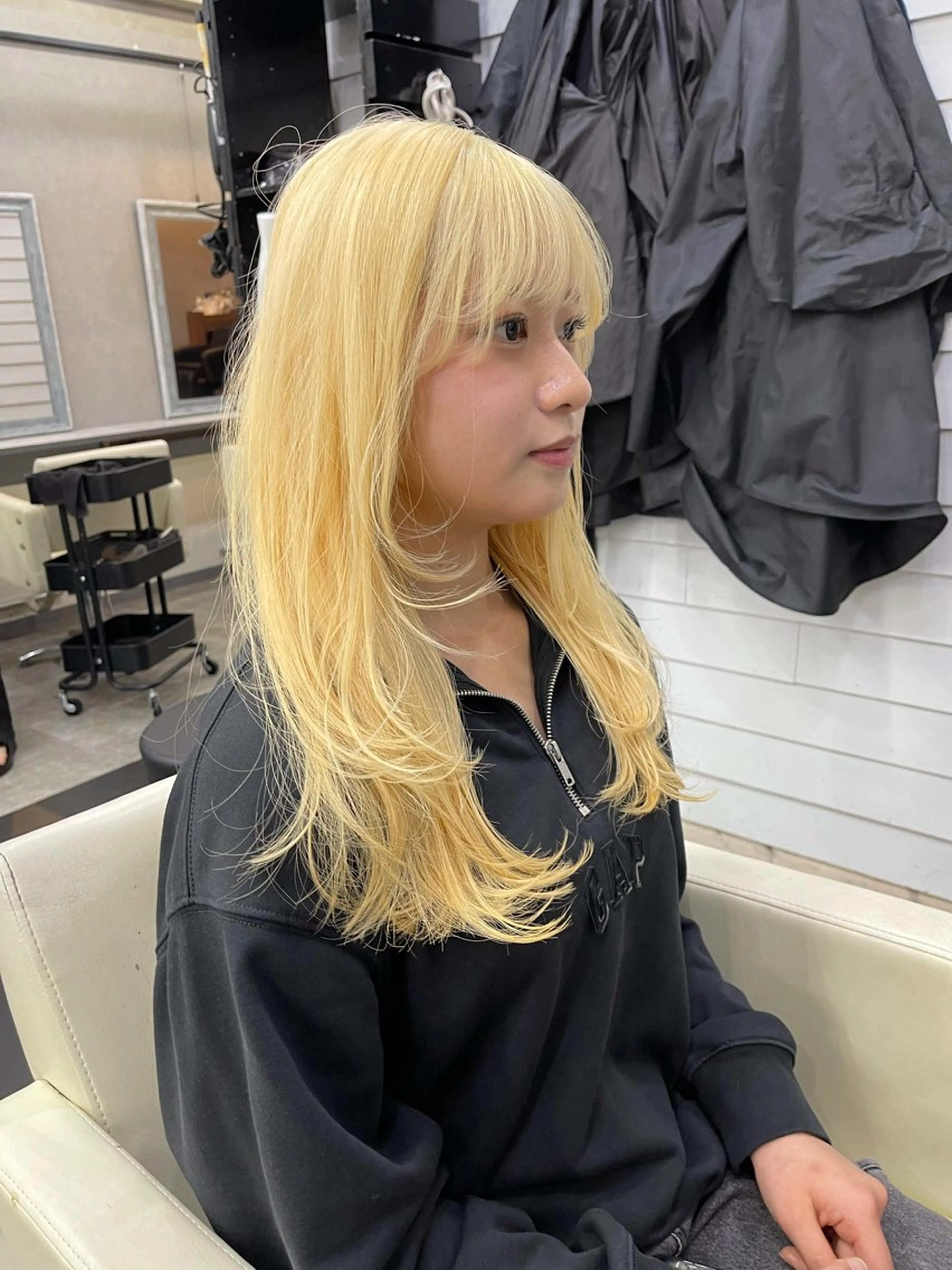 ロング カラー ブリーチ ケアブリーチ デザインカラー ダブルカラー イヤリングカラー TATSUブリーチ/ ミルクティーベージュのヘアスタイル