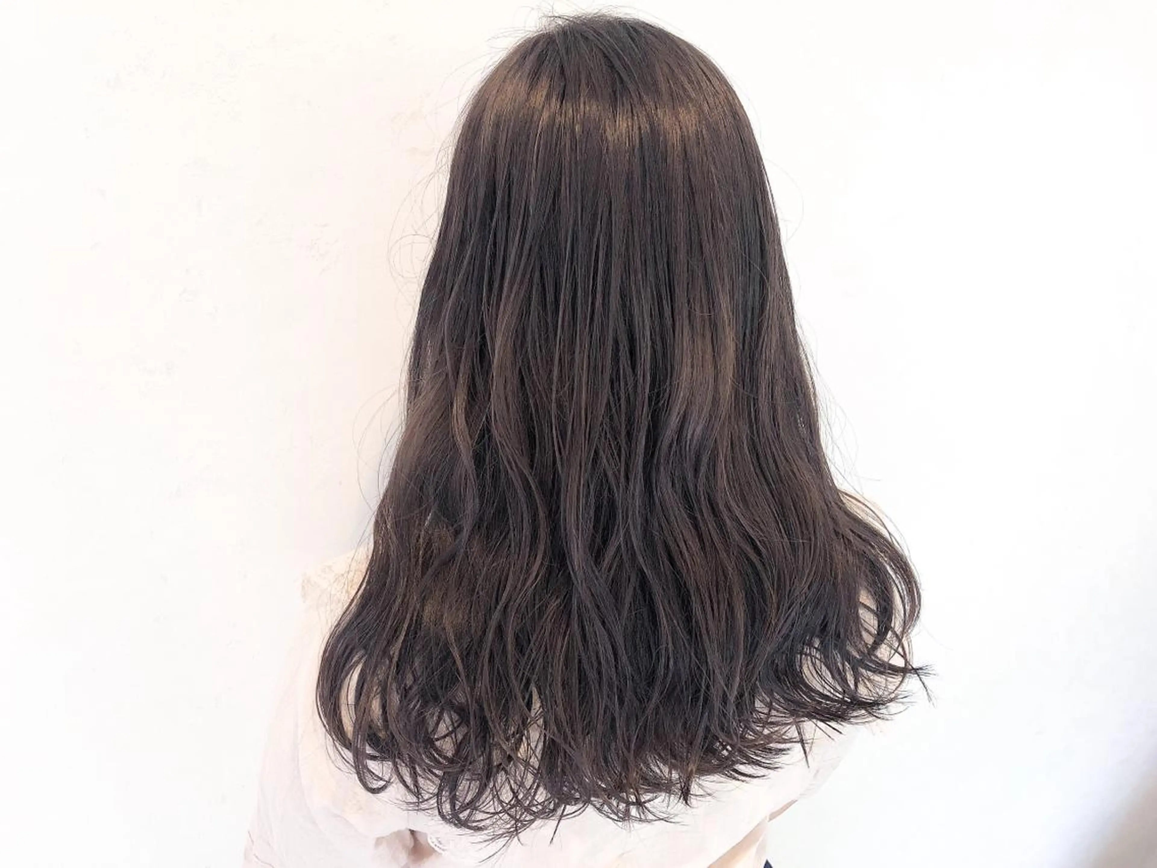 セミロング カラー 伊藤 さやかのヘアスタイル