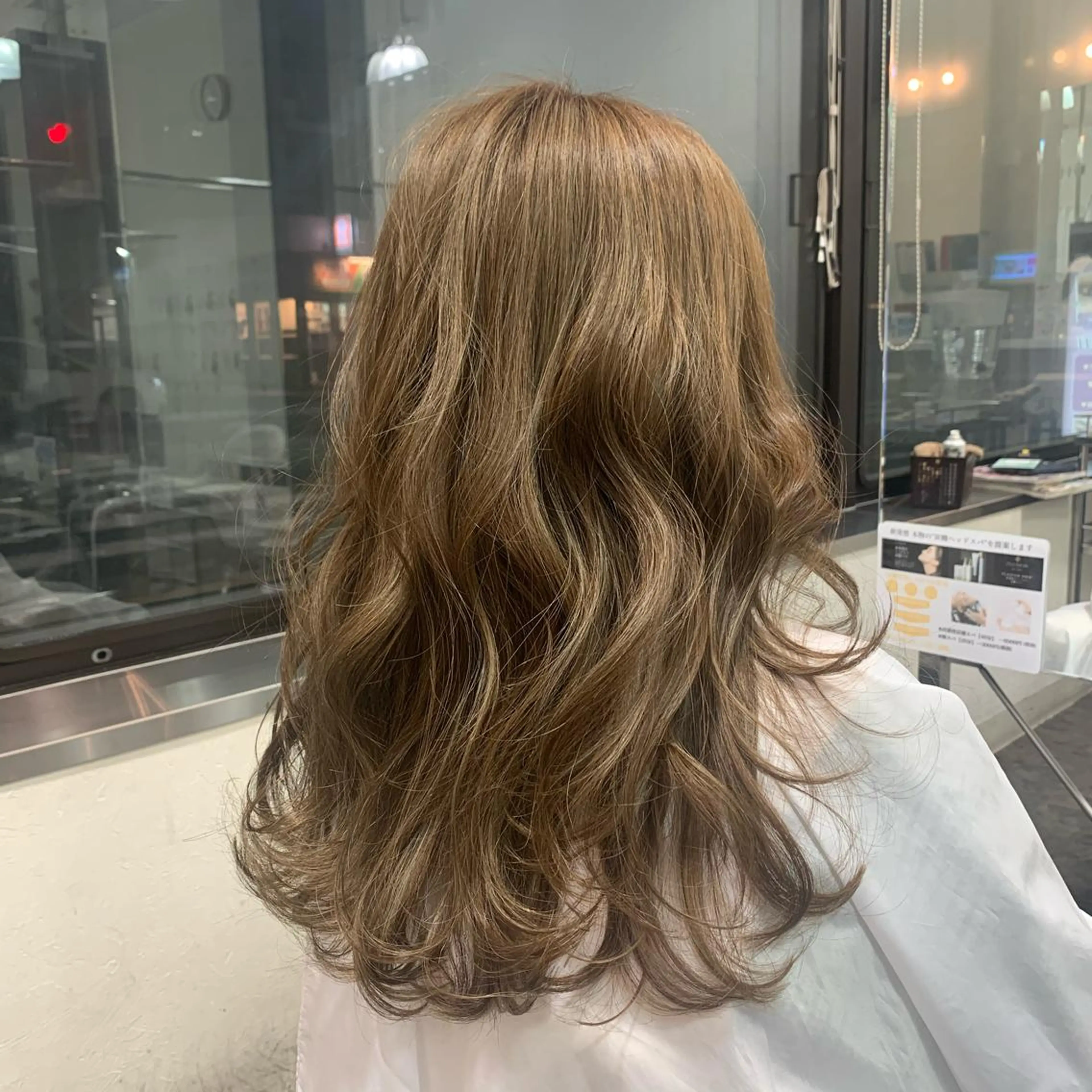 セミロング カラー 透明感カラー ハイライトカラー ハイライト 池本 梨奈のヘアスタイル