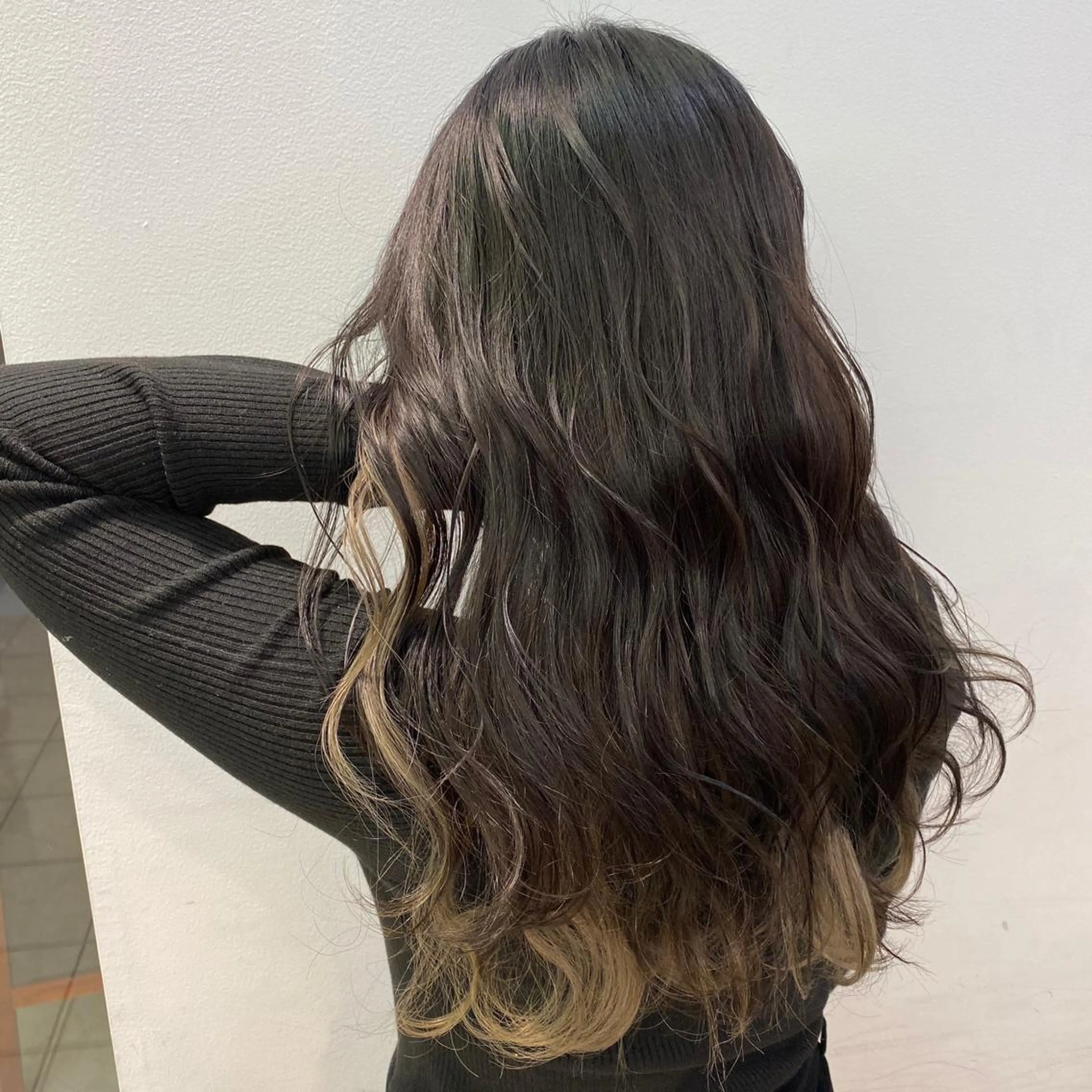 ロング カラー 渡邊 唯のヘアスタイル