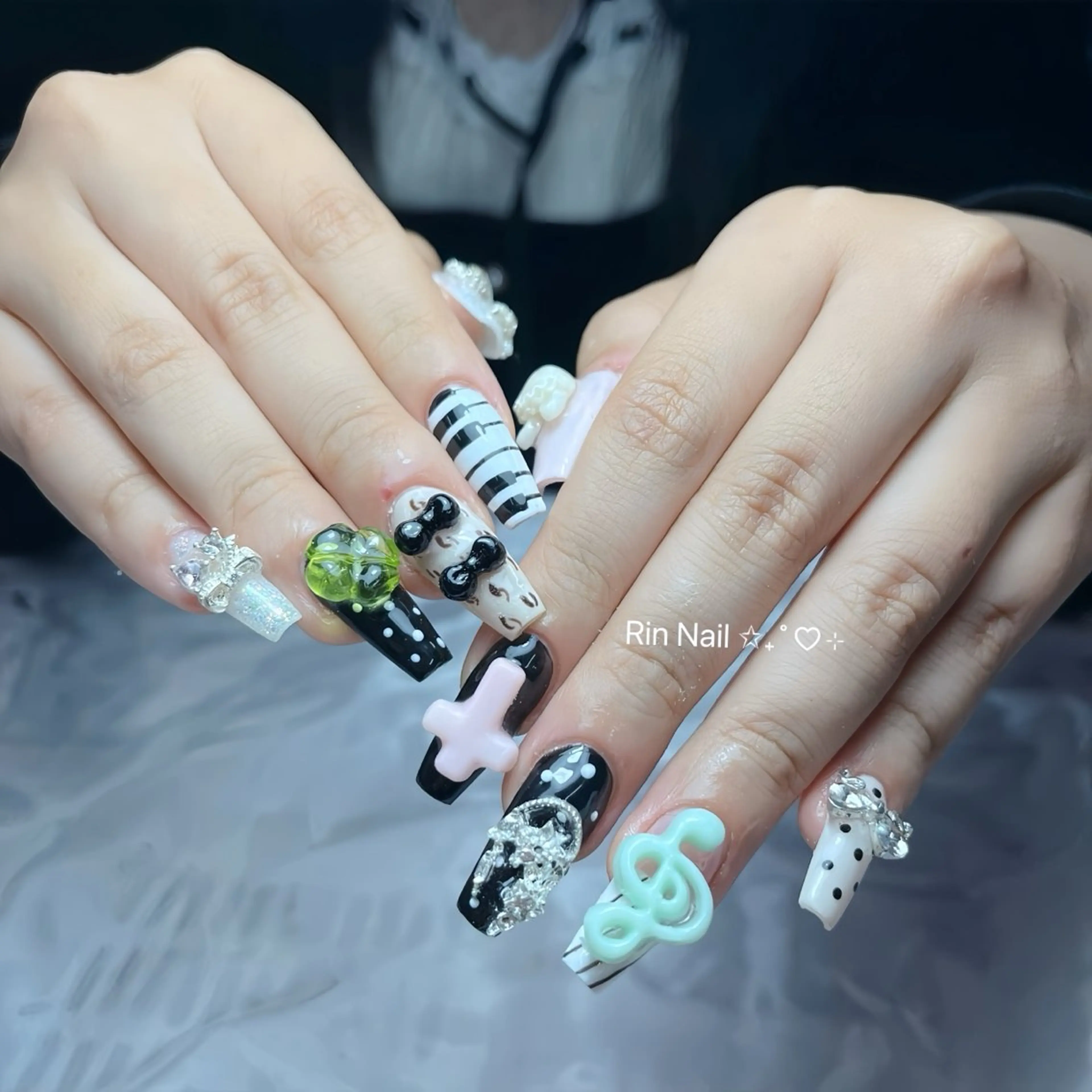 ネイル アートネイル チークネイル ジェルネイル ロングネイル マグネットネイル ハンドネイル Rin Nail 新大久保店のネイルデザイン