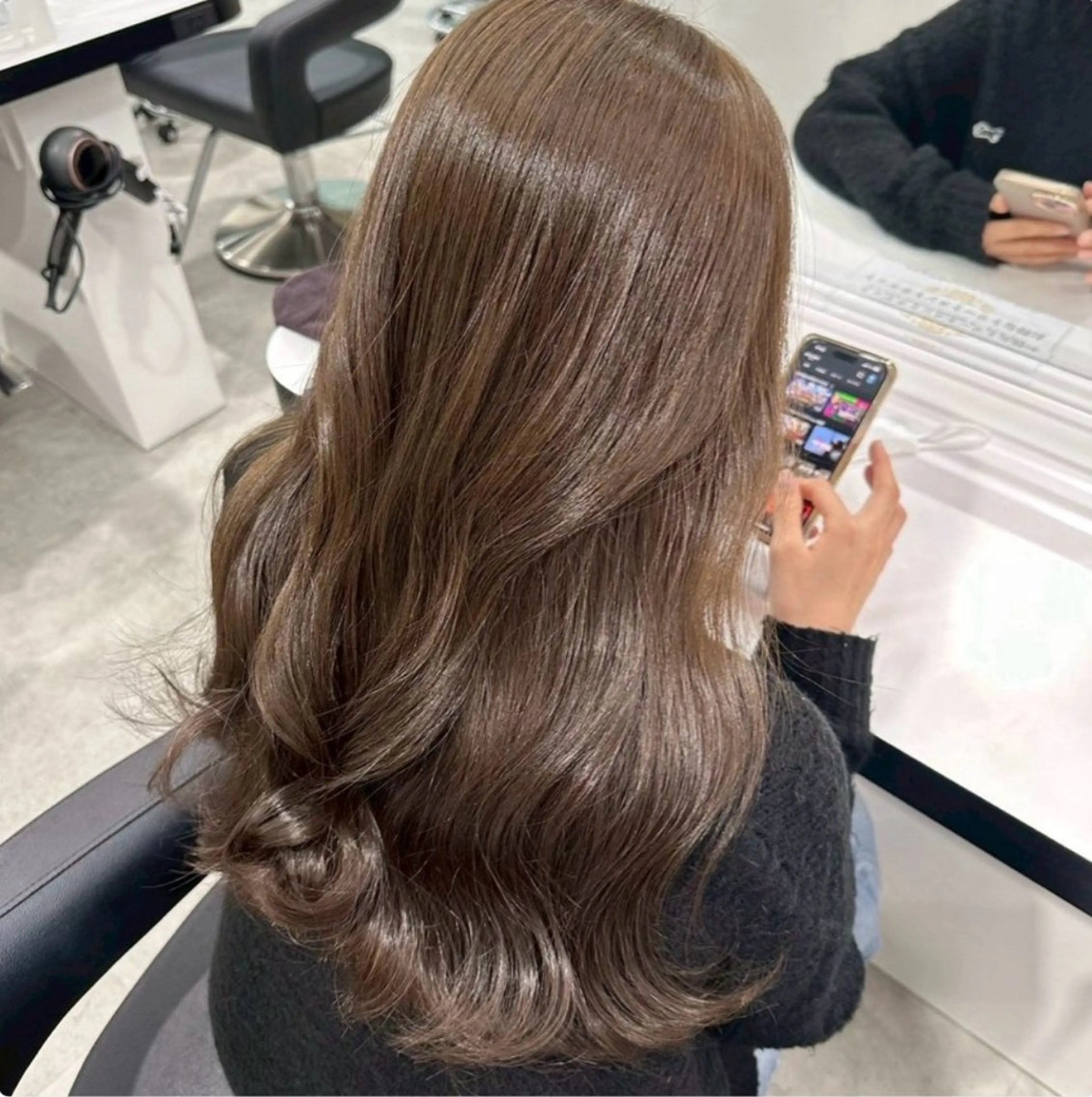 セミロング カラー ⋆✮⋆.透明感カラー sana🧚‍♂️のヘアスタイル