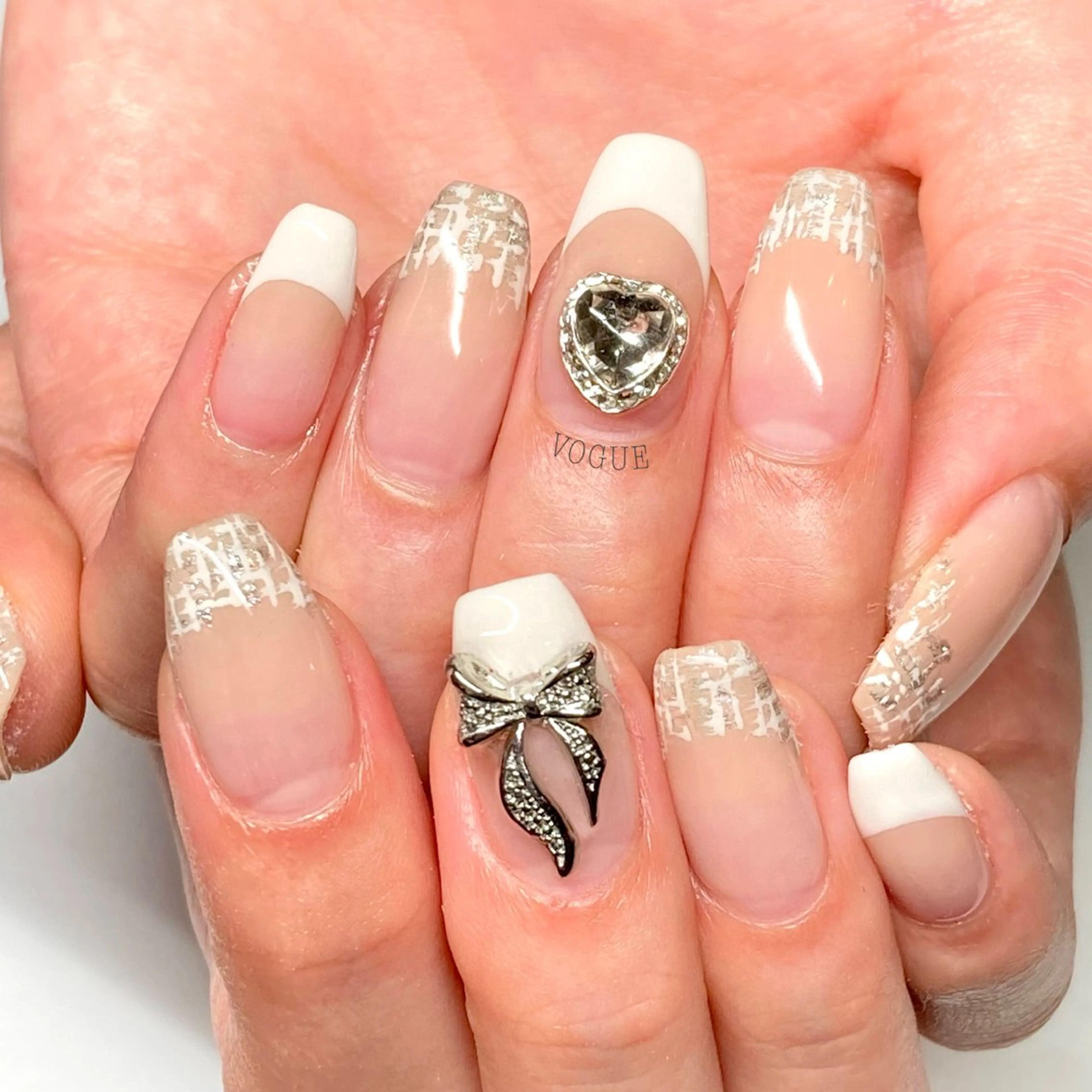 ネイル ハンドネイル VOGUE ×SWANのネイルデザイン