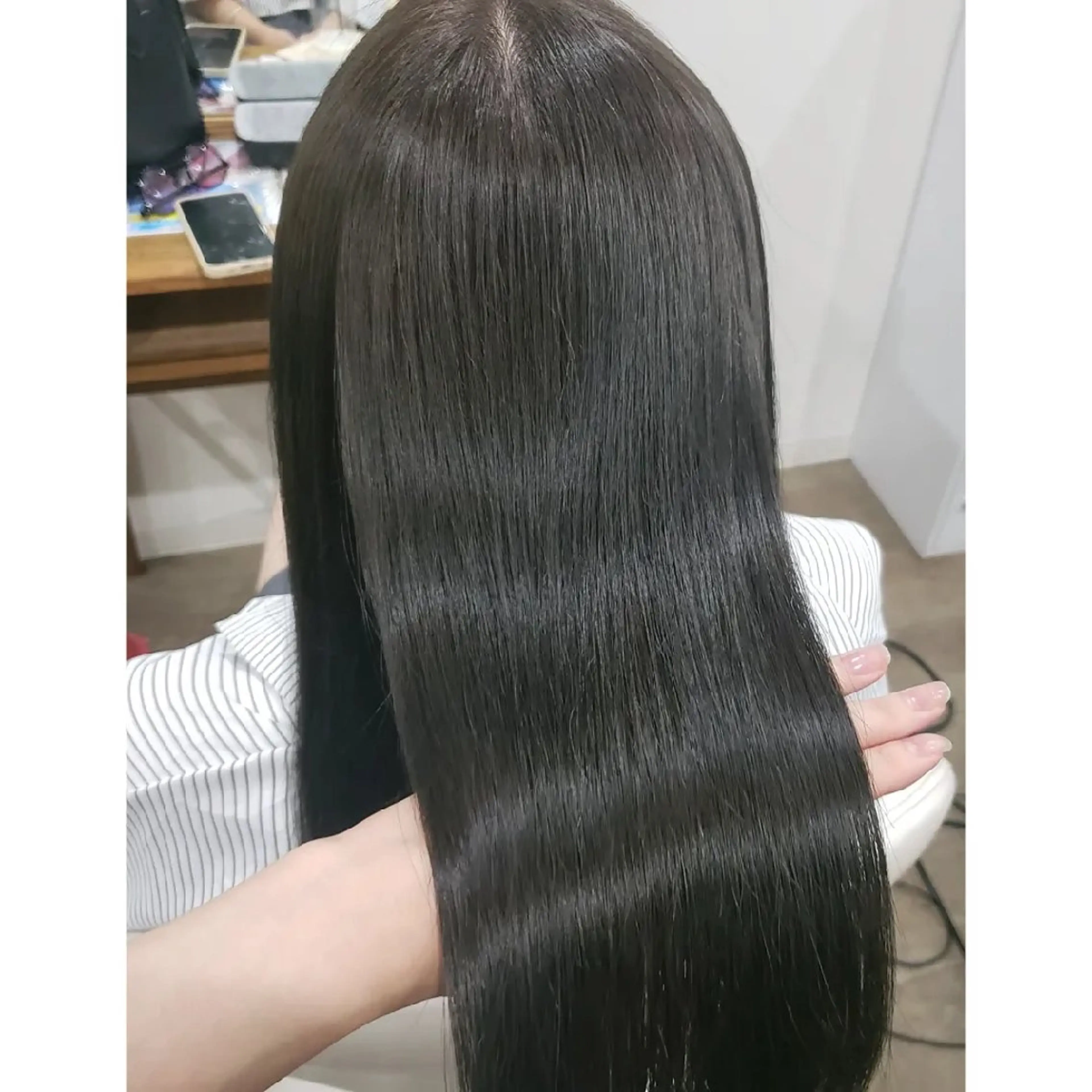 ロング カラー パーマ アッシュ ベージュカラー ブリーチ グレージュ オリーブアッシュ カット ヘアカラー 縮毛矯正 髪質改善サロン🍃 AIRI のヘアスタイル