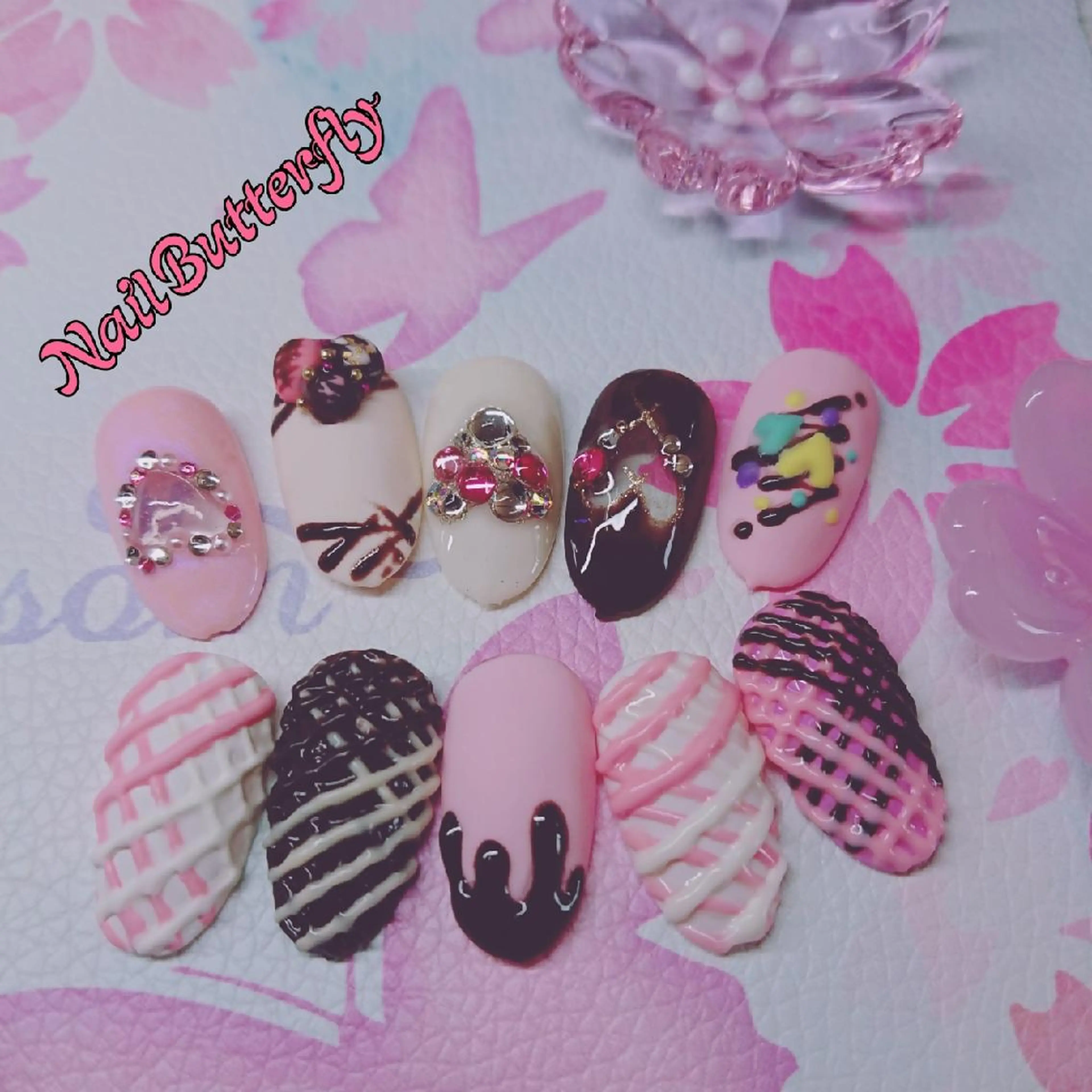 ネイル ハート バレンタイン とねがわ かよこのネイルデザイン