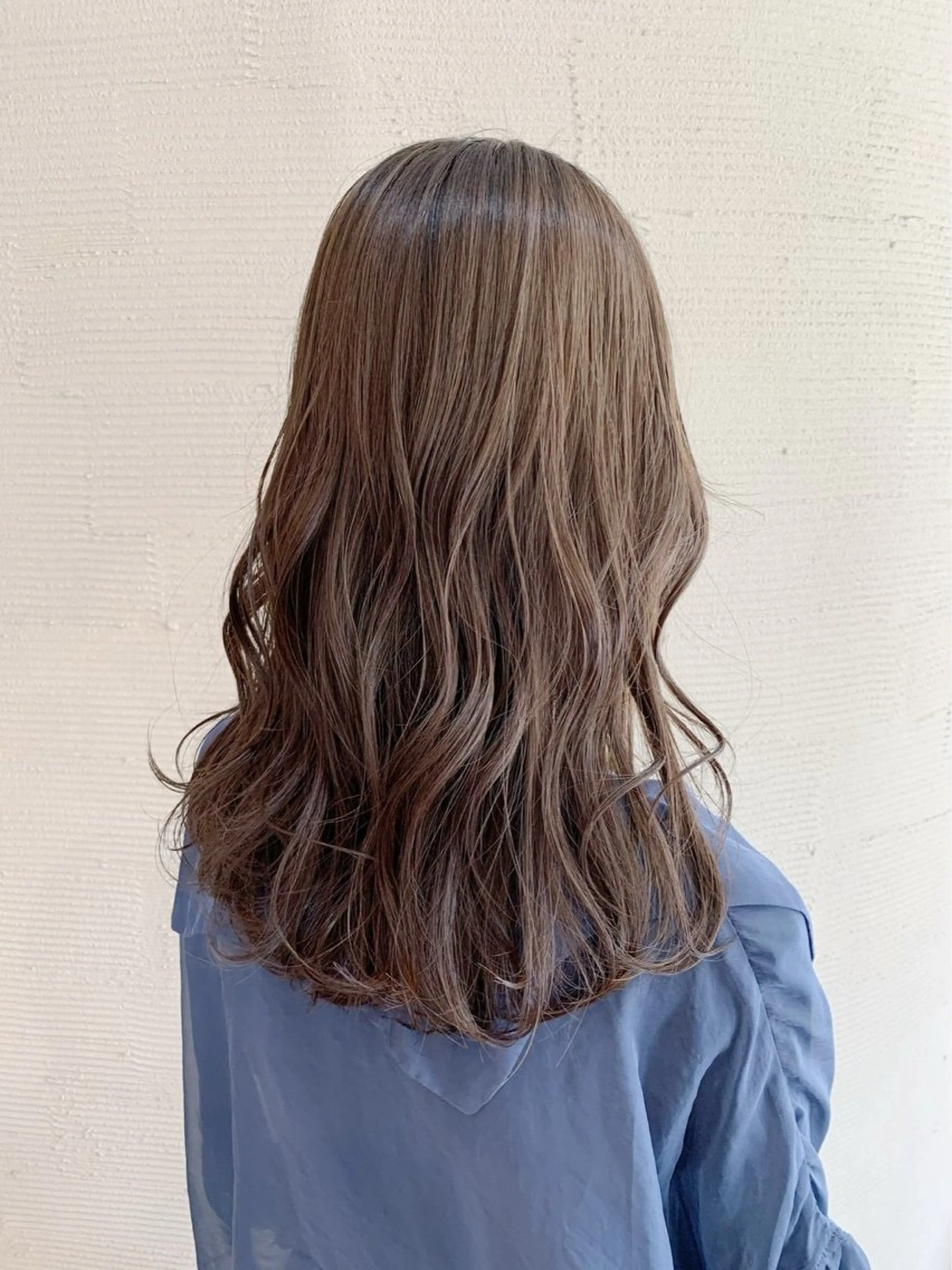 ロング カラー バレイヤージュ ブリーチ ブロンド 透明感カラー イヤリングカラー カット ヘアカラー 岡山駅/髪質改善 透明感カラー🐼のヘアスタイル