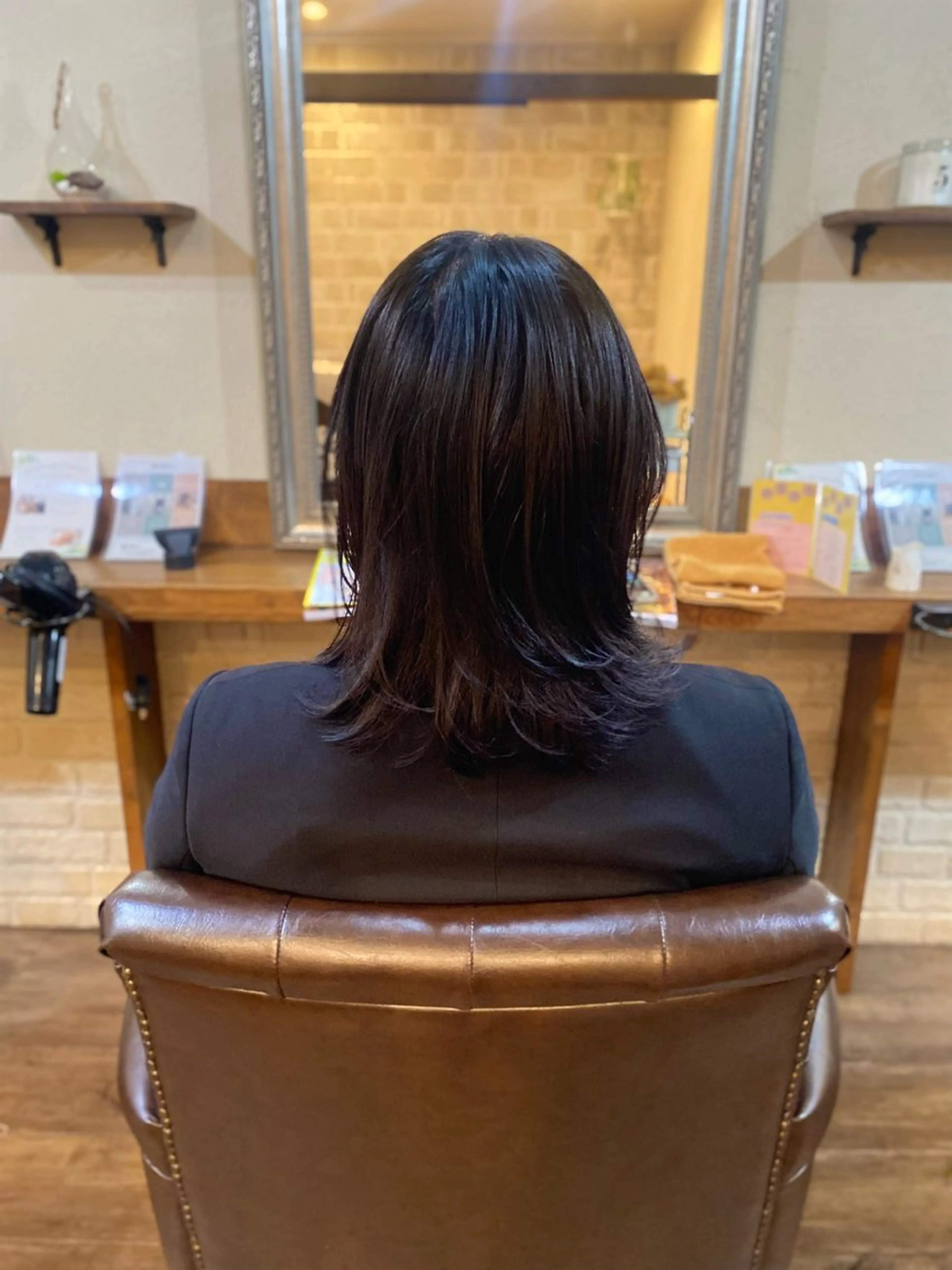 ミディアム 肥田 夕蘭のヘアスタイル