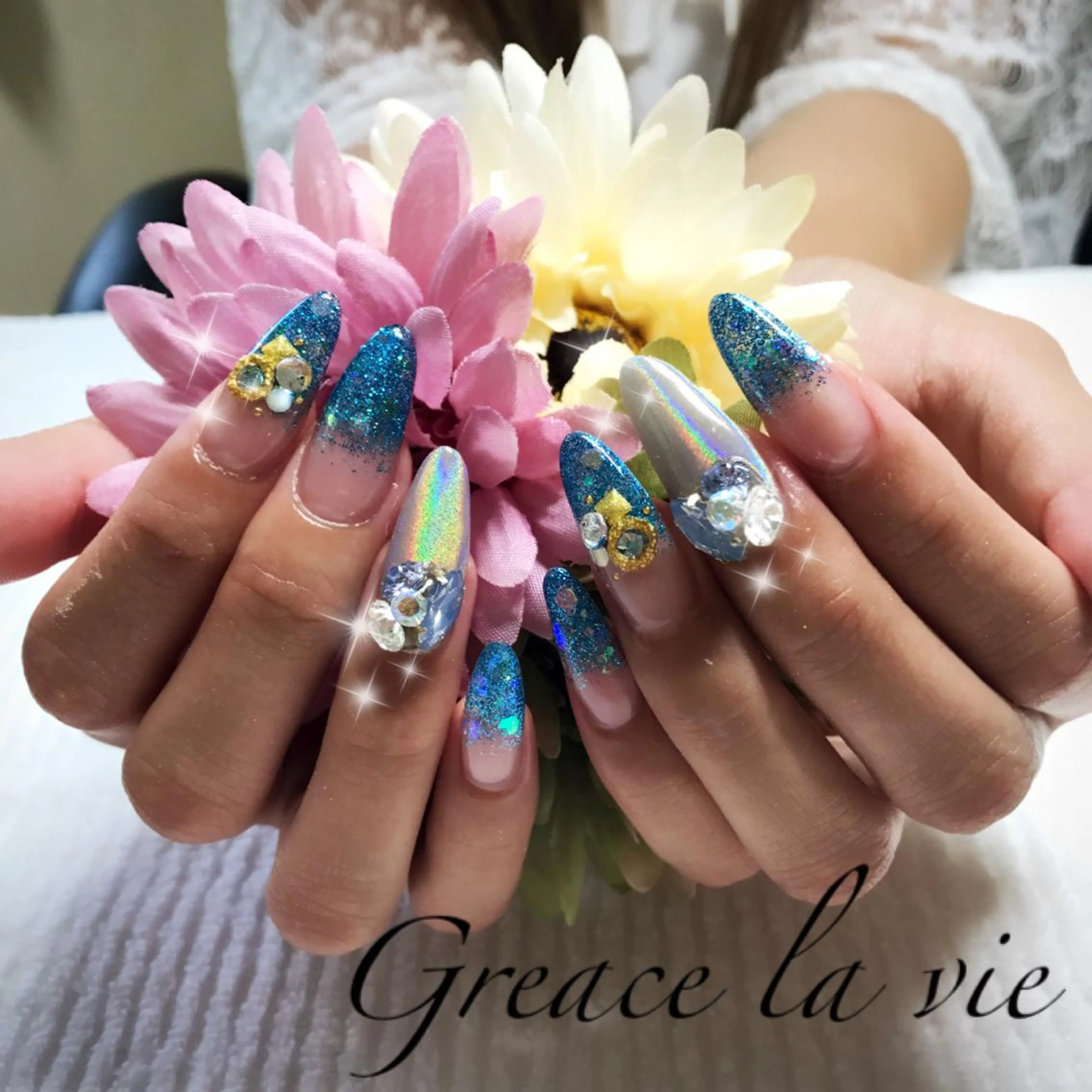 ロング カラー パーマ ヘアアレンジ キッズ ネイル マツエク・マツパ ブルーカラー ユニコーンカラー ブルー ラメ(グリッター) Greace la vie所属・Greace  la vieのネイルデザイン