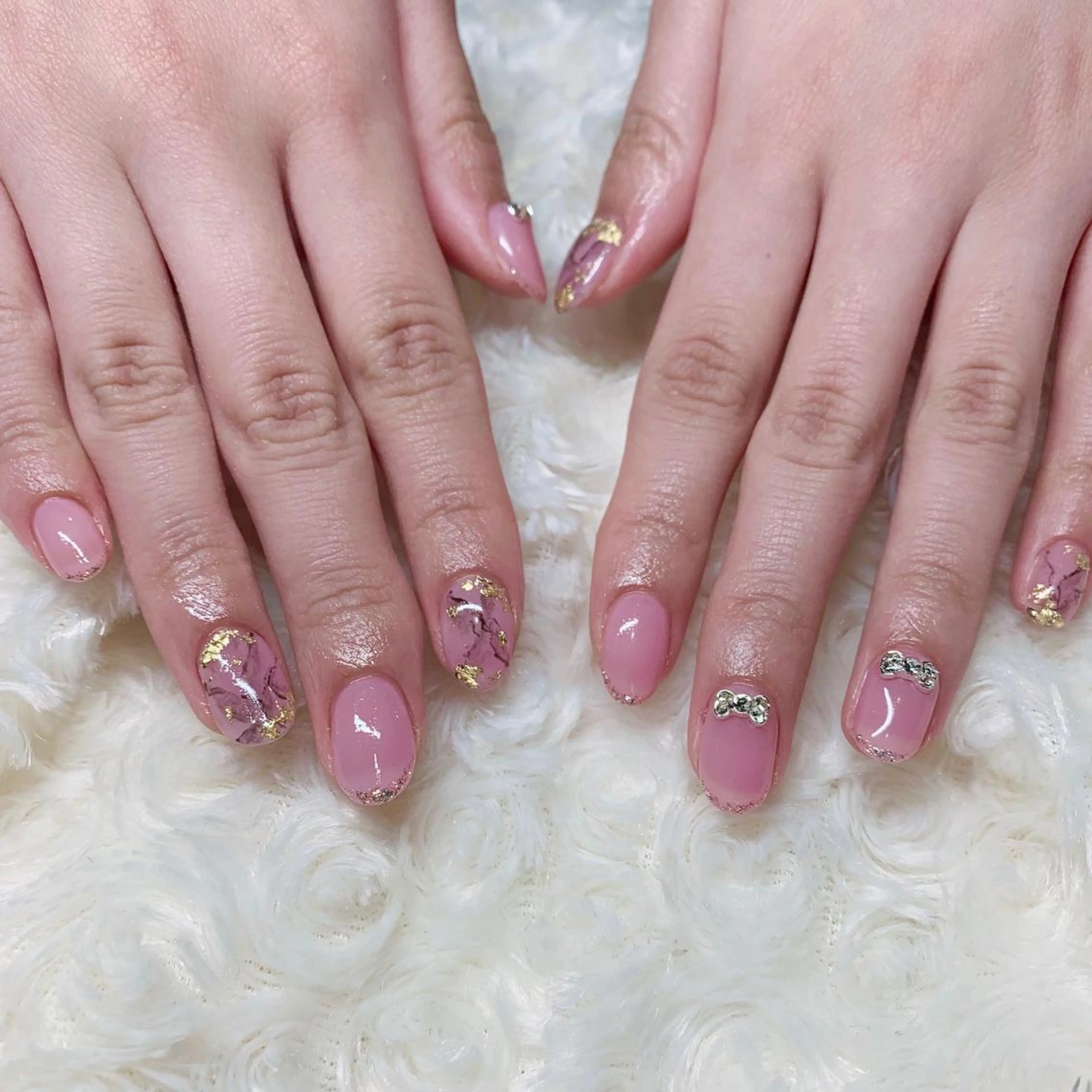 カラー ネイル 持ち込み リボン ストーンネイル ハンドネイル Cozy_ ilumのネイルデザイン