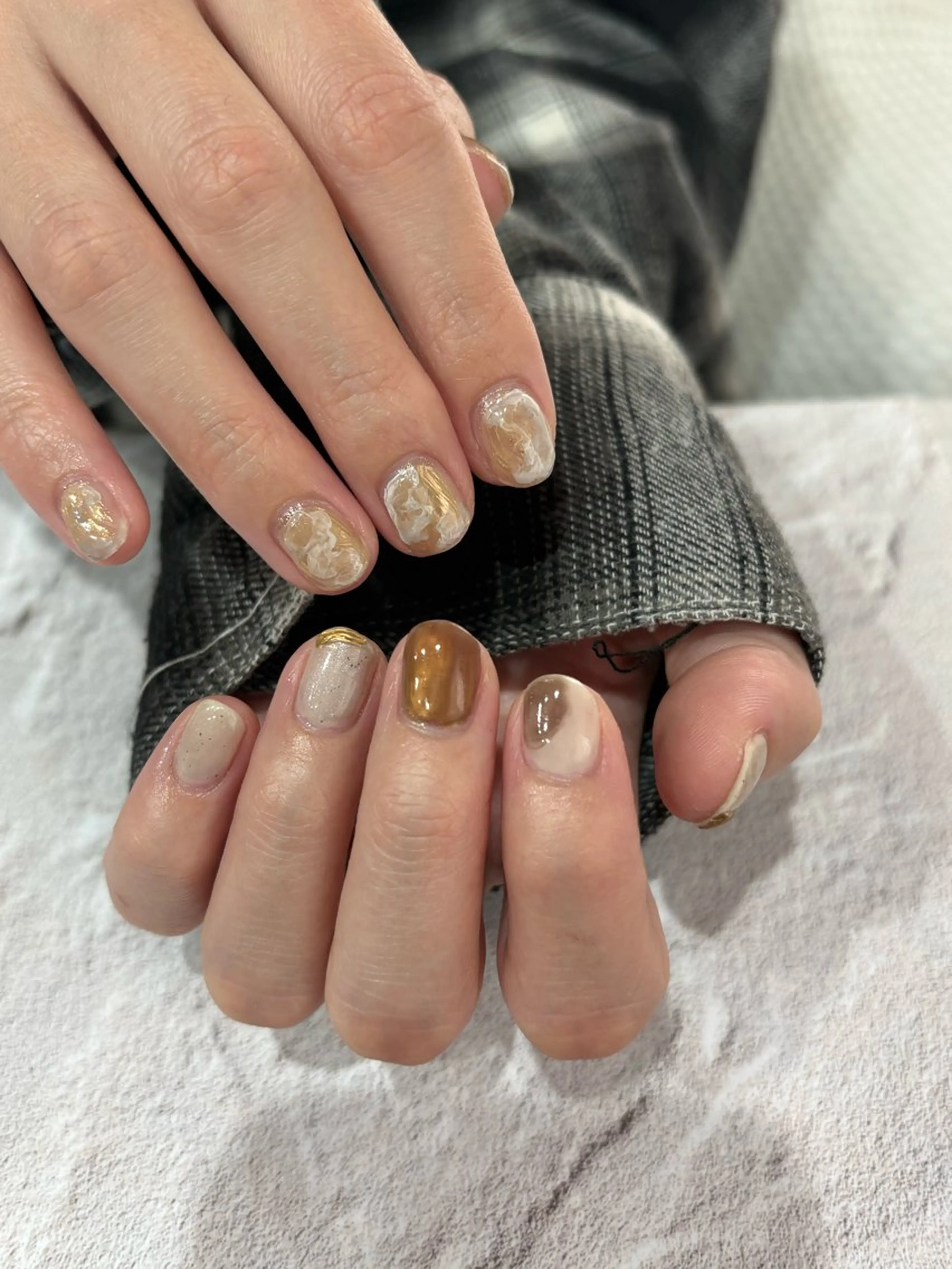 ネイル ゴールド ニュアンスネイル シンプルネイル ハンドネイル sa ya...のネイルデザイン