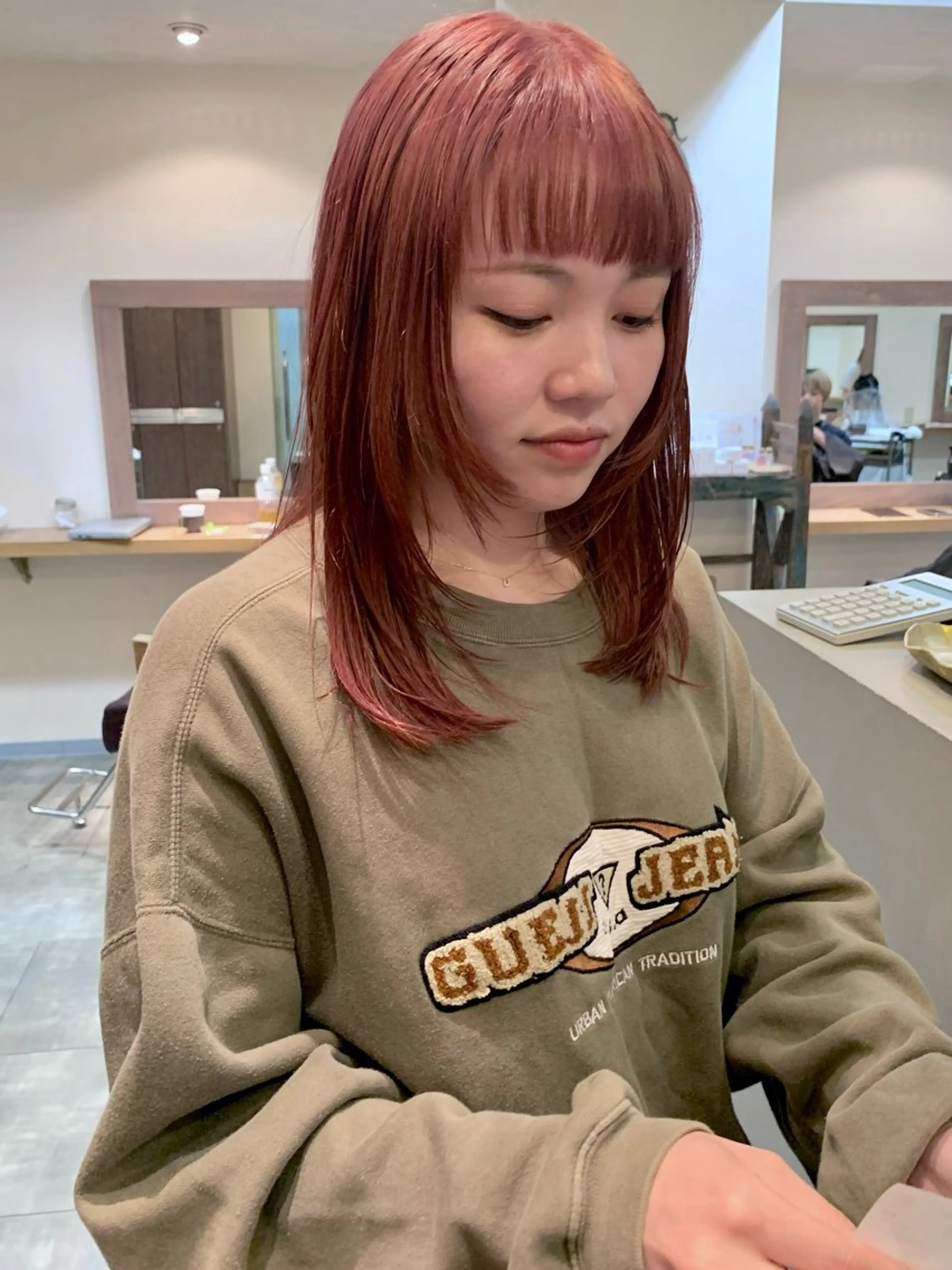 ミディアム カラー ブリーチ ピンクカラー 顔まわりレイヤー 顔周りカット レイヤーカット ショート/パーマ/ MIOのヘアスタイル