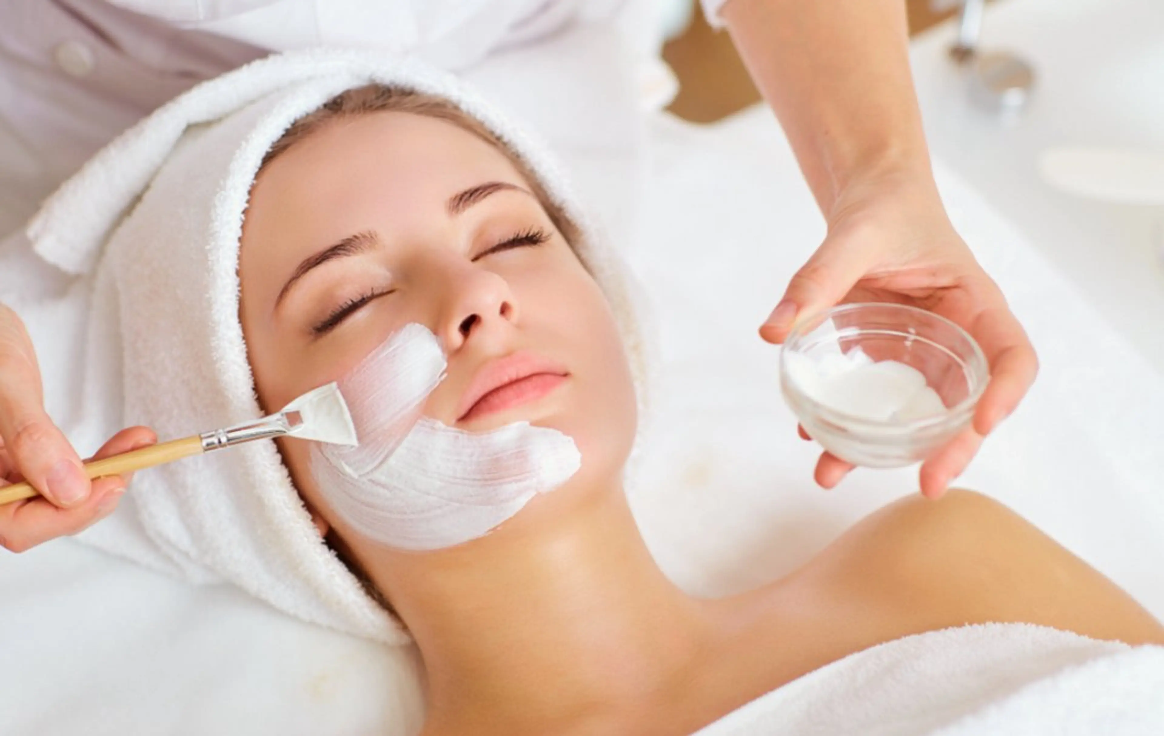 口コミ割🈹シミ撃退コース✨毛穴洗浄＋美容液導入で透き通る水光ツヤ肌へ💕の写真