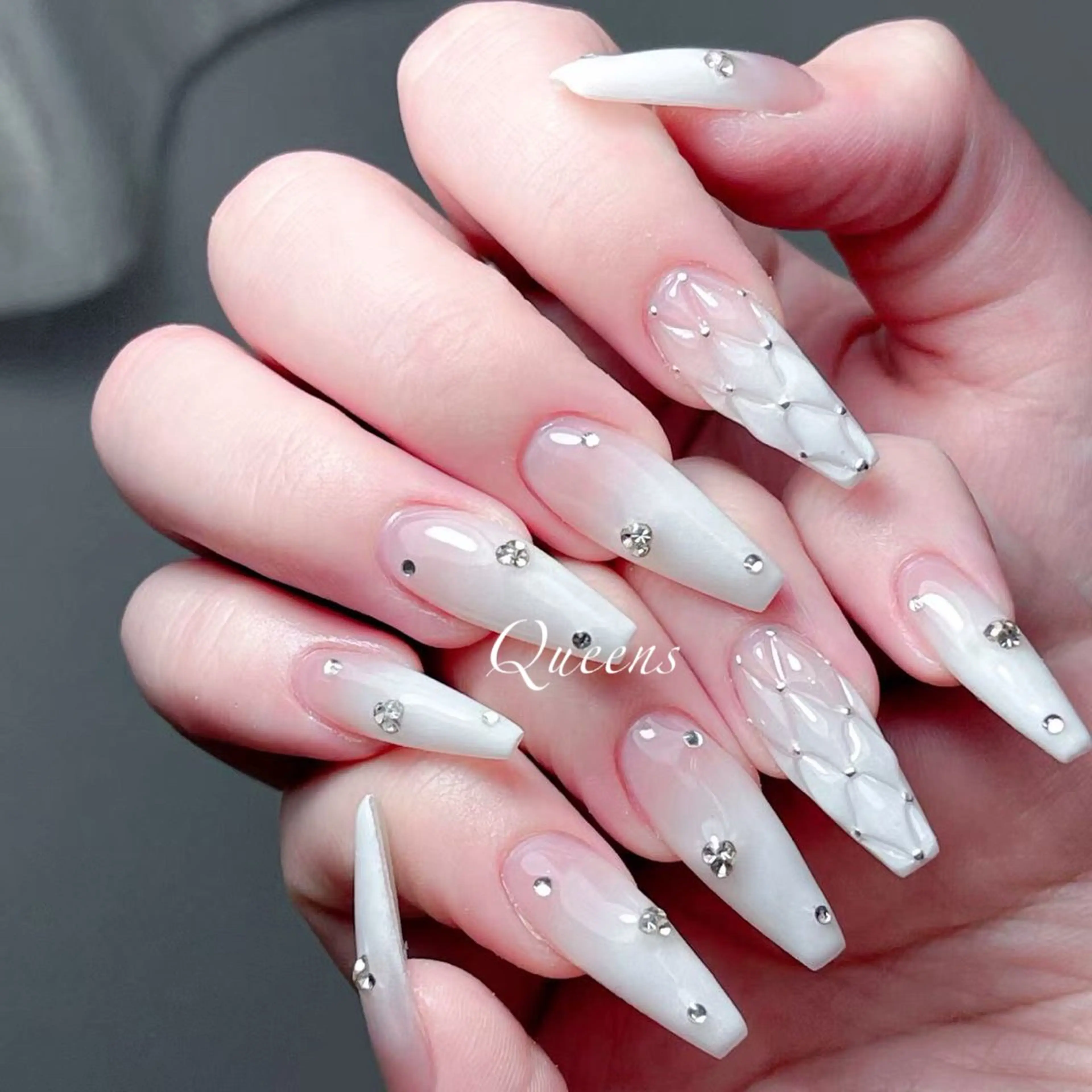 ネイル ハンドネイル Queens テイのネイルデザイン