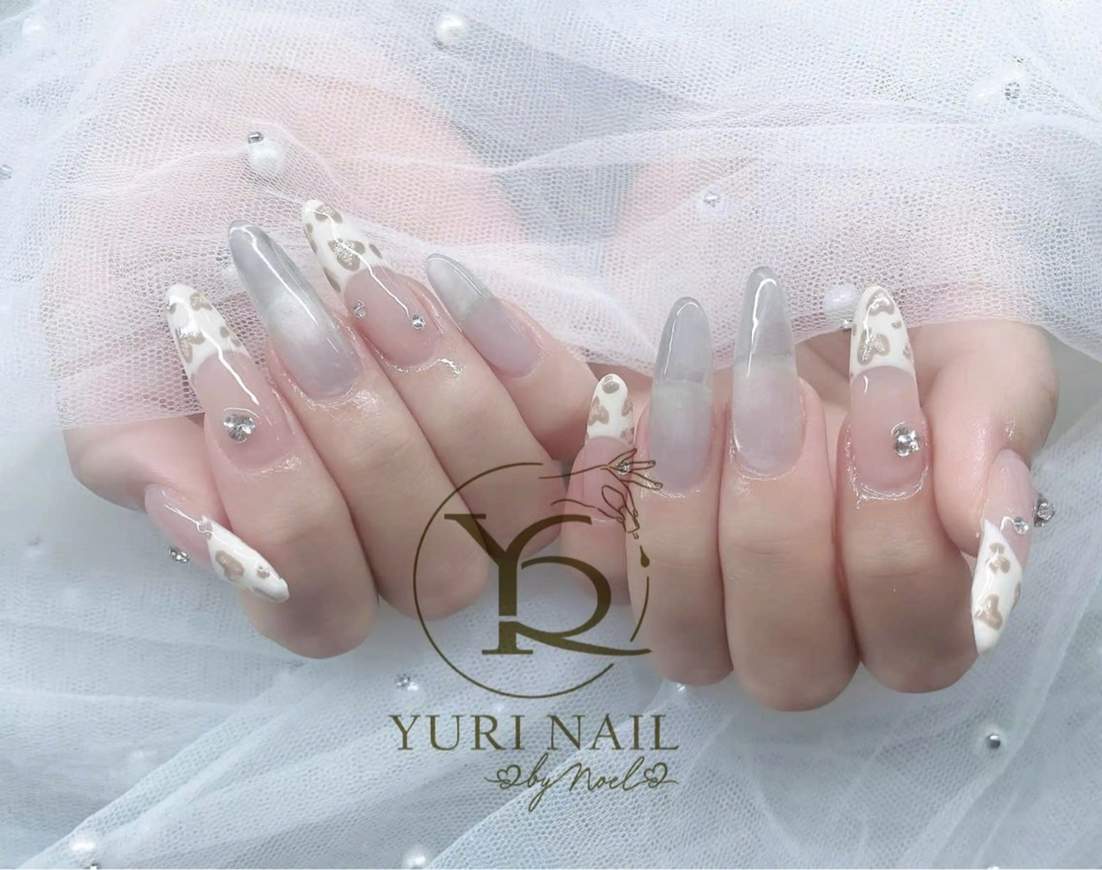 ネイル オーロラネイル ブルー チークネイル フットネイル フレンチネイル ハンドネイル フットネイル ハンドケア YURI Nail NARITAのネイルデザイン