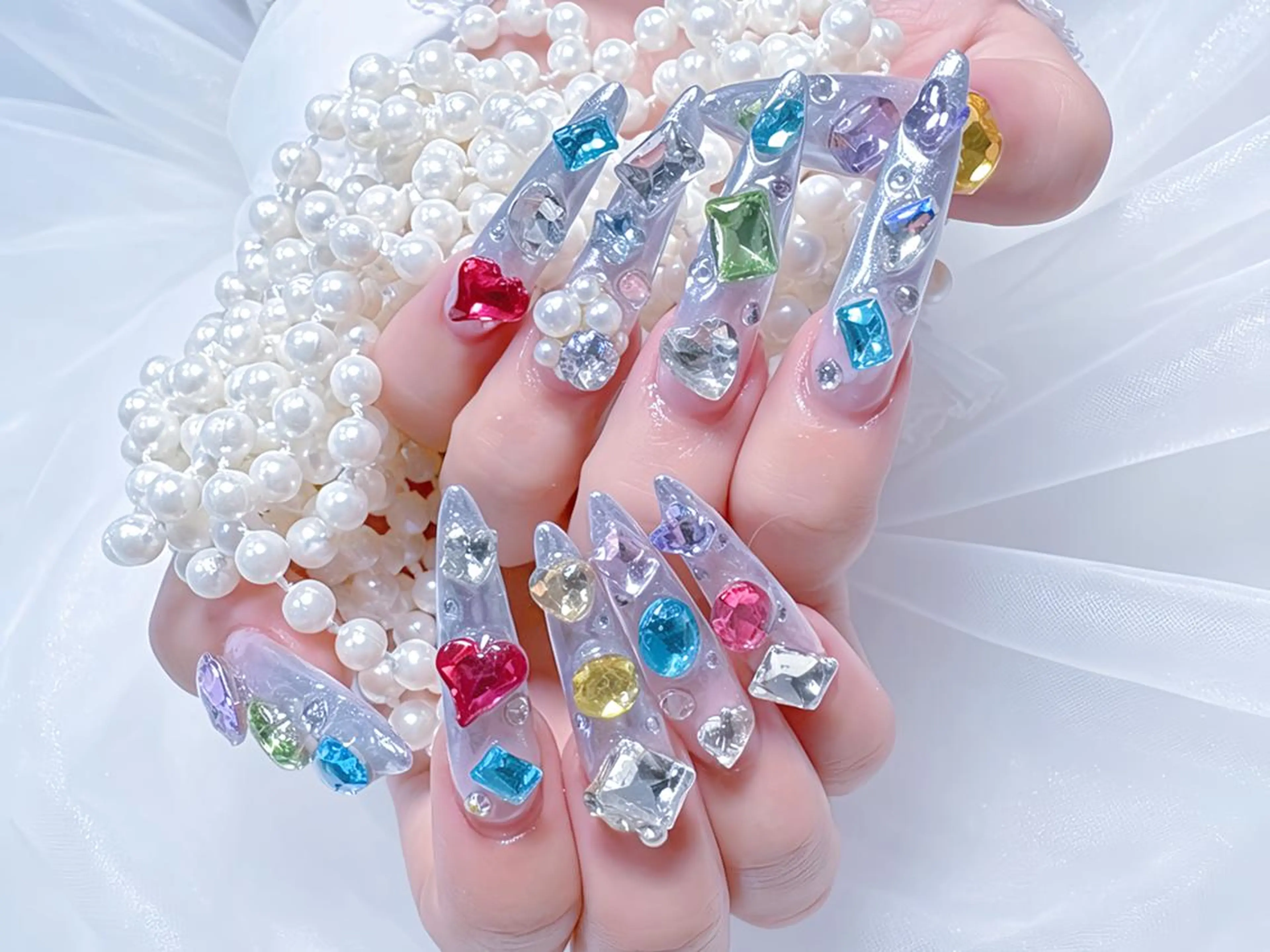 ネイル アートネイル オーロラネイル 長さ出し ガーリー キラキラネイル ハンドネイル Yoyo🧚‍♀️ Mina🧚‍♀️のネイルデザイン