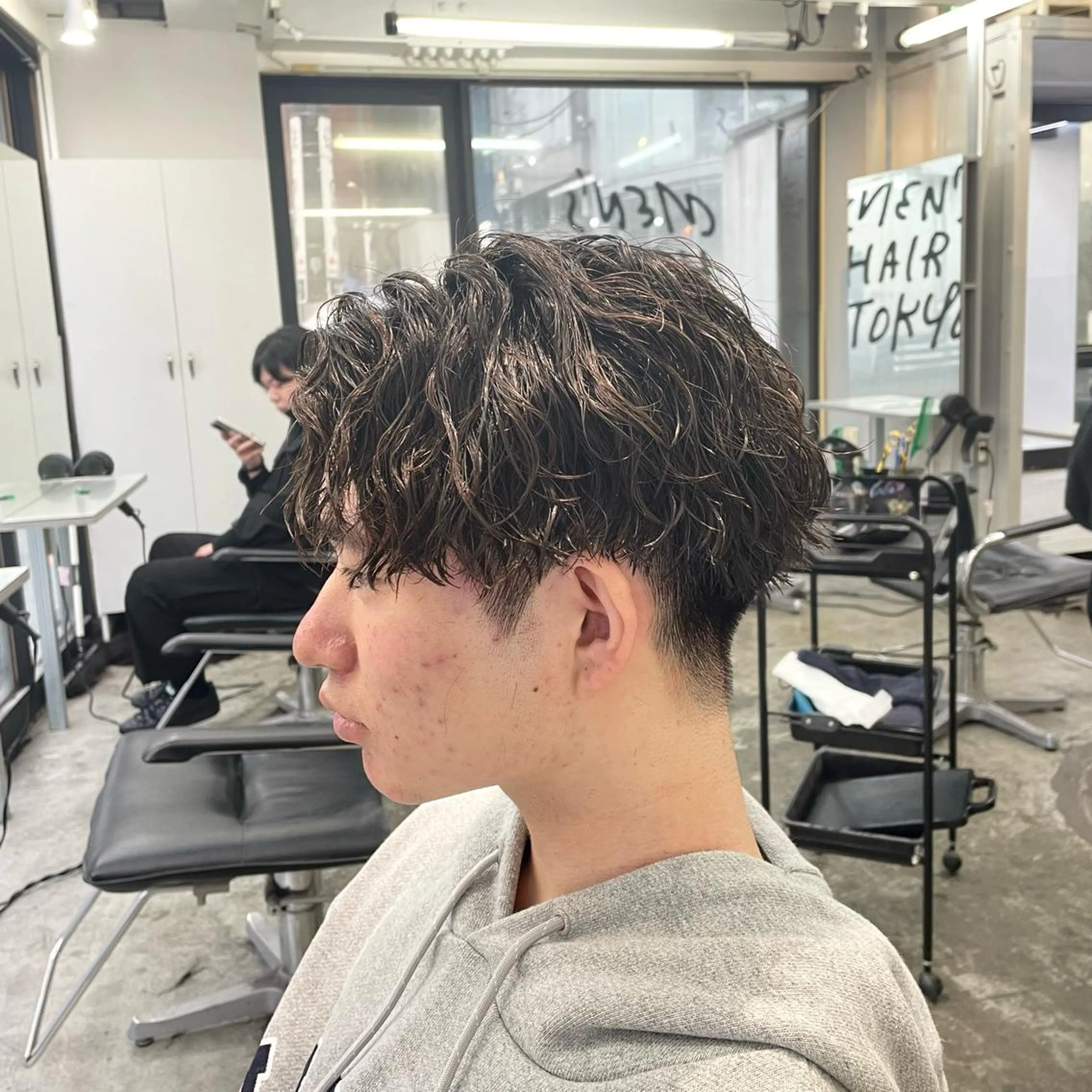 ショート パーマ メンズ センターパート カット パーマ メンズ特化美容師/ 藤戸 椋のヘアスタイル