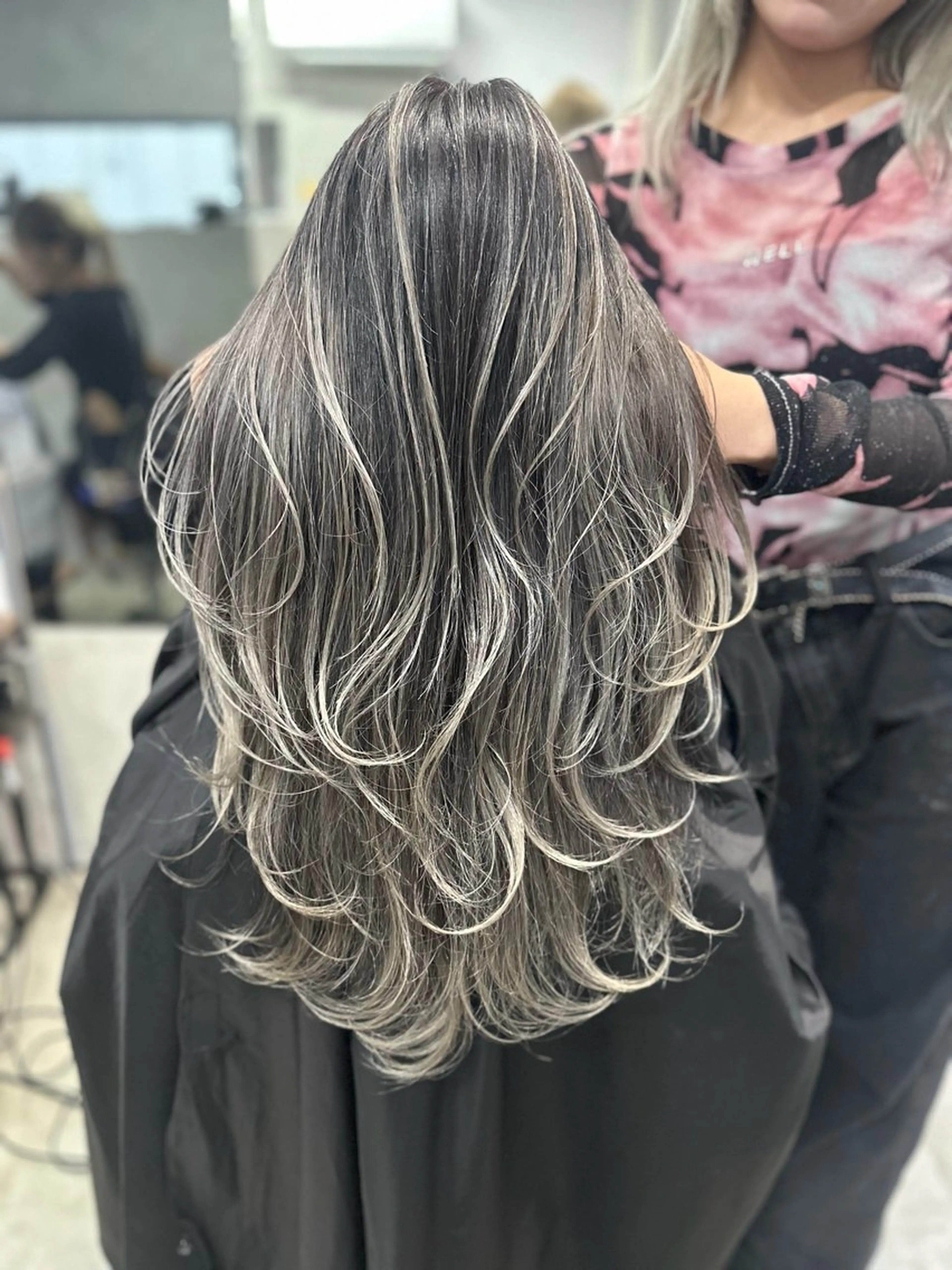 ロング カラー バレイヤージュ レイヤーカット カット ヘアカラー トリートメント AiM エイム　韓国レイヤーのヘアスタイル