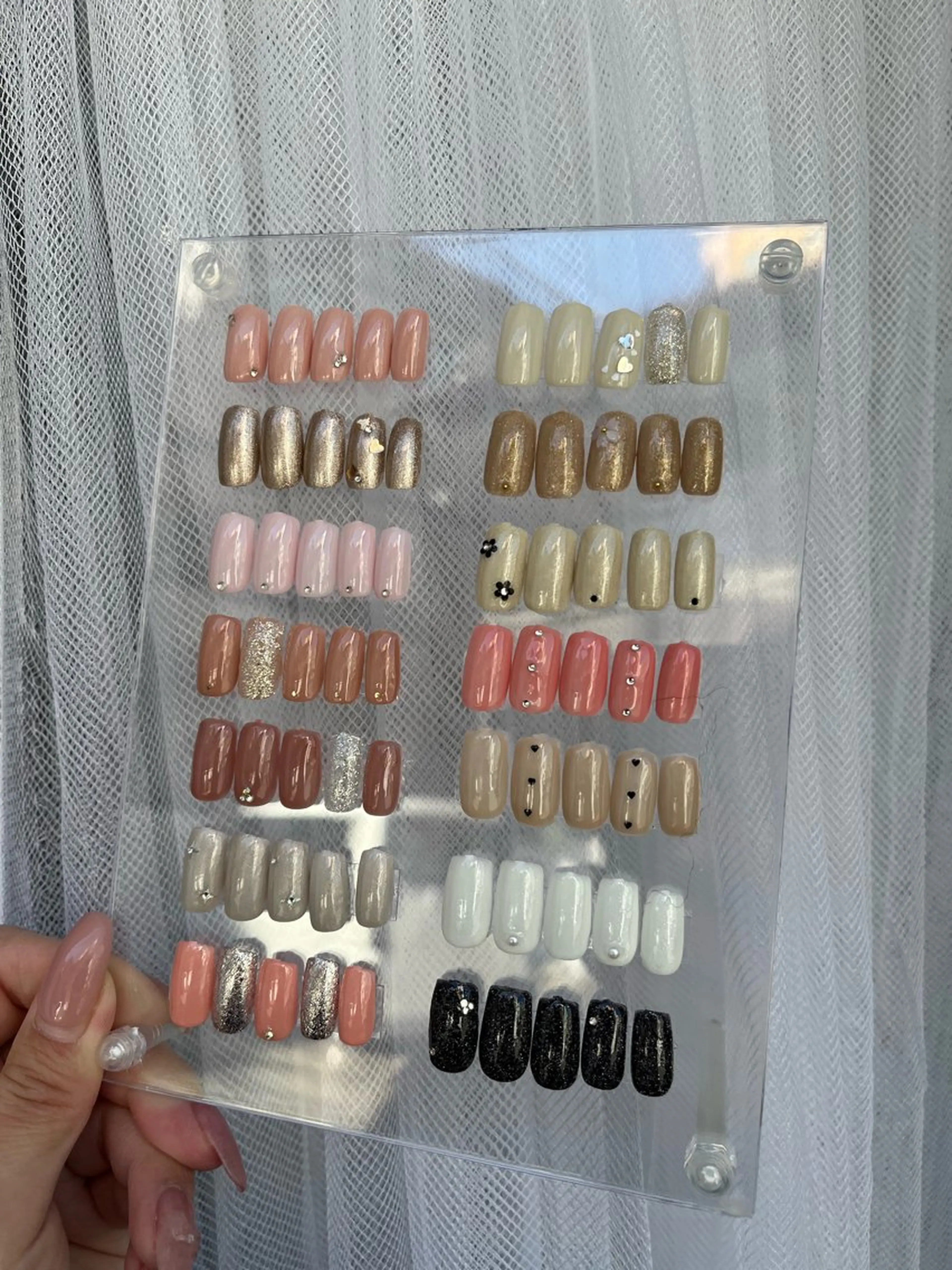 シンプルガーリーネイルの写真