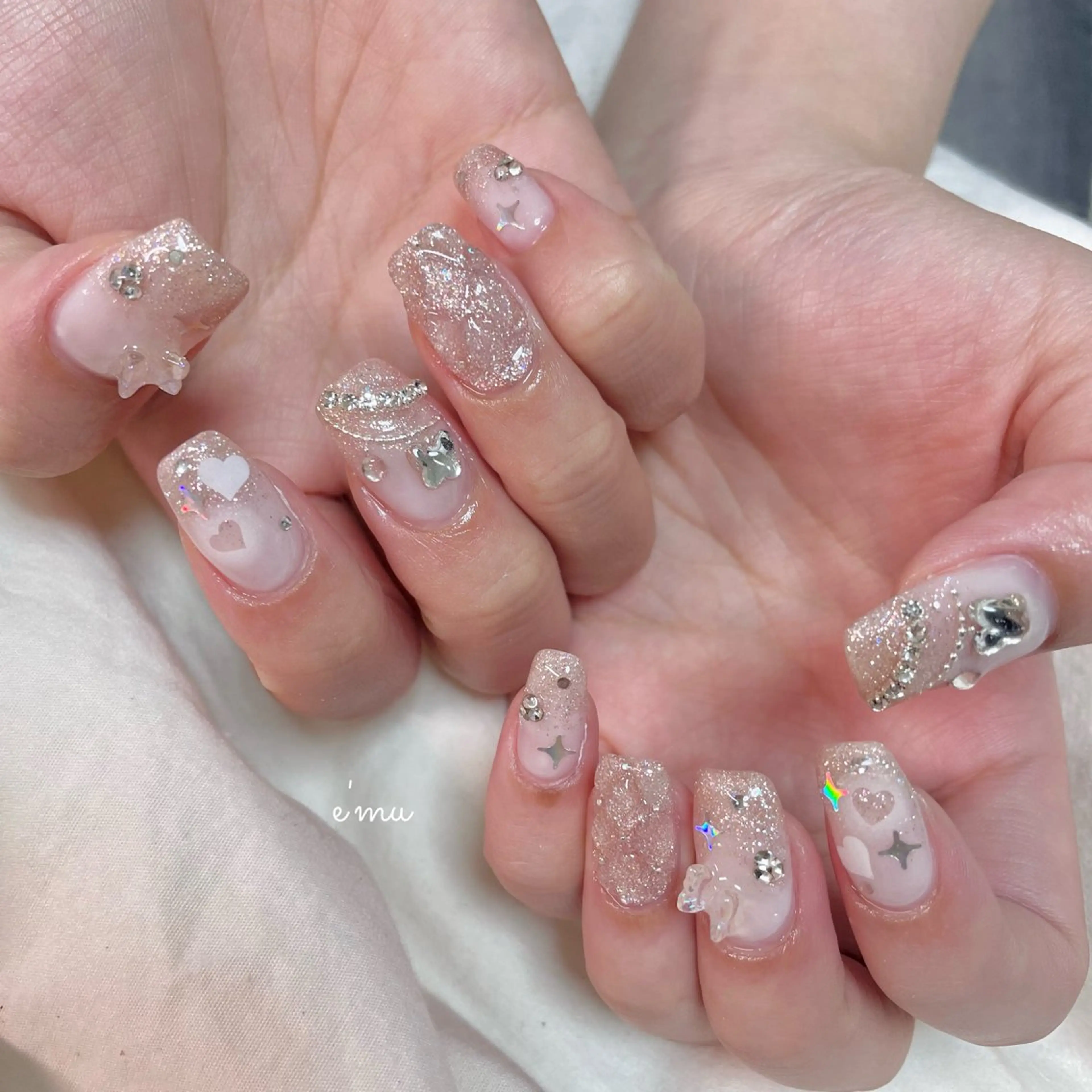 ネイル ガーリー キラキラネイル ハンドネイル nail salon e'mu💐のネイルデザイン