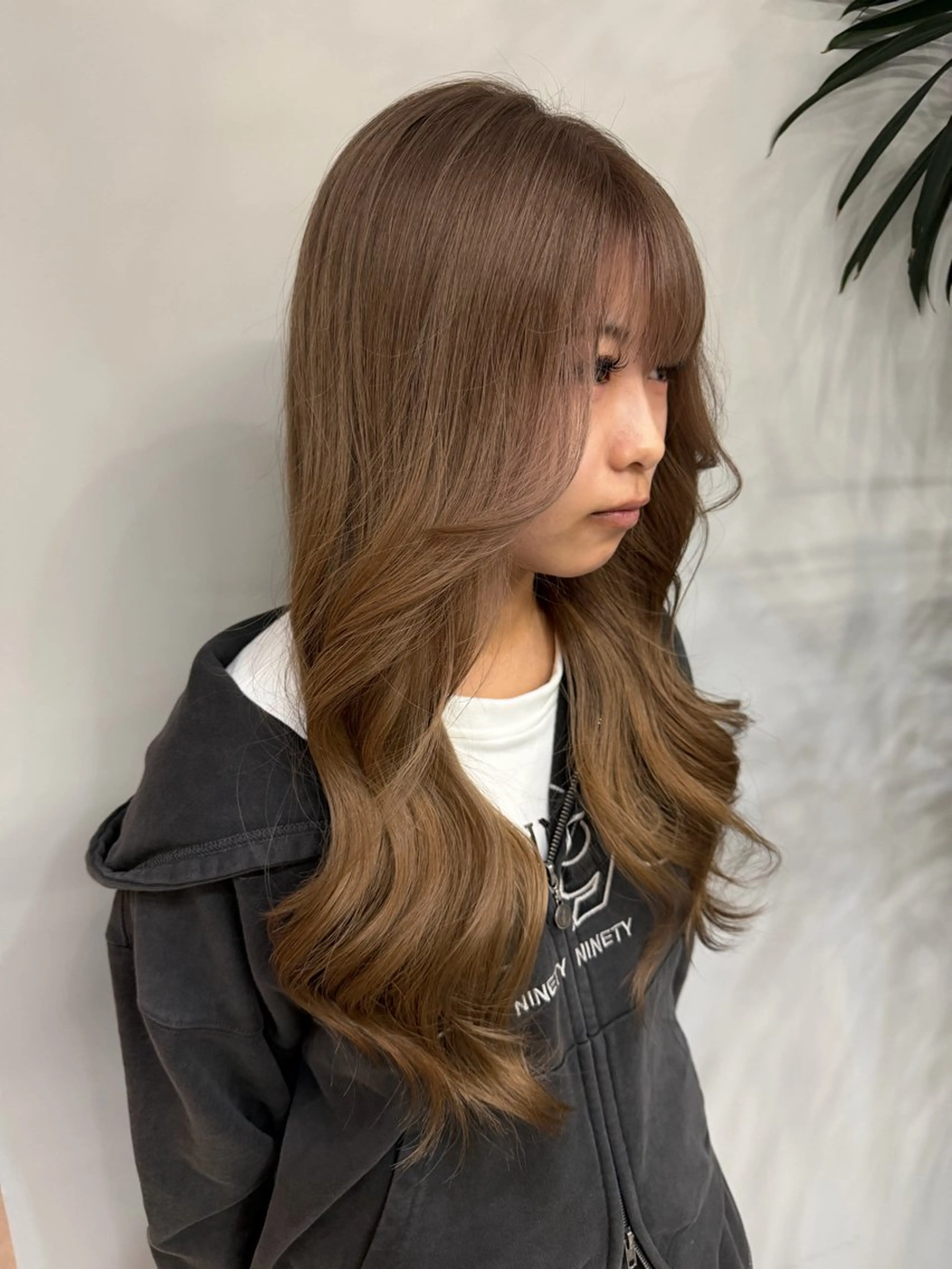 ロング カラー カット ヘアカラー トリートメント ミルクティーカラー グレージュ　高山慧輔のヘアスタイル