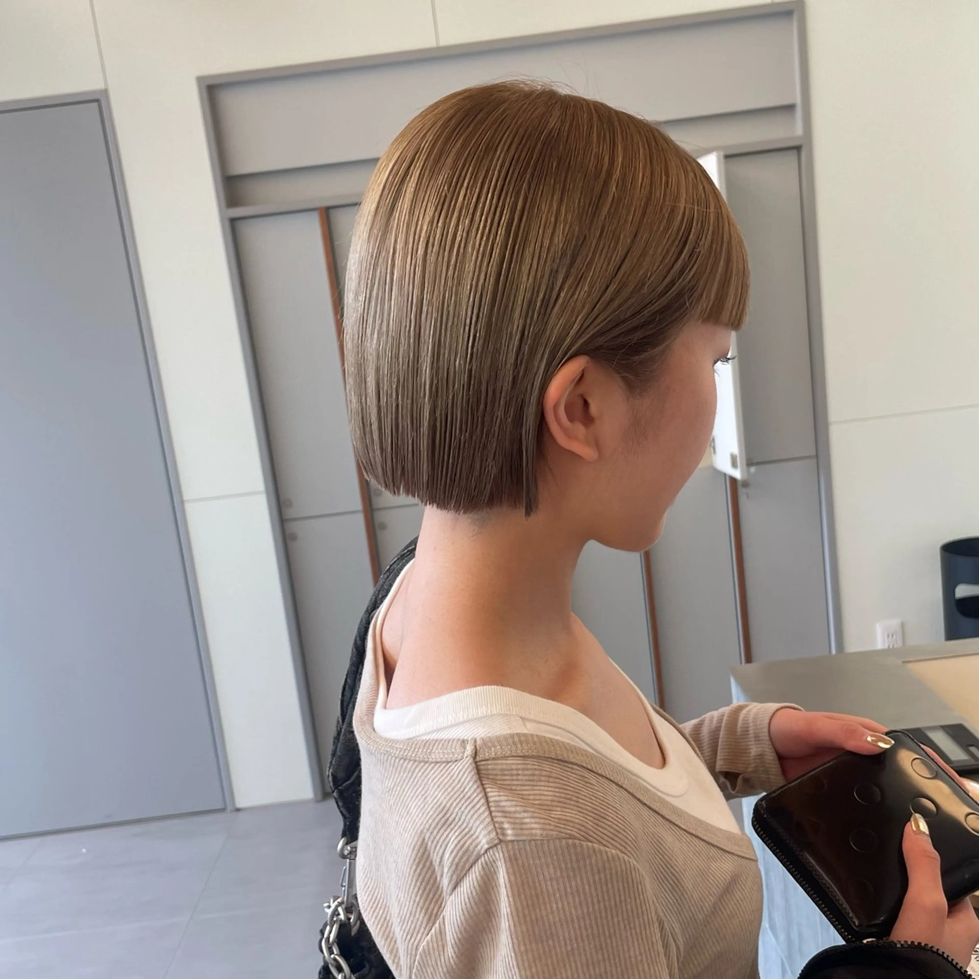 ショート カラー ベージュカラー ブリーチ ブロンド 透明感カラー ダブルカラー ヘアカラー トリートメント 髪質改善カラー/ボブ 🌻Mutsumiのヘアスタイル