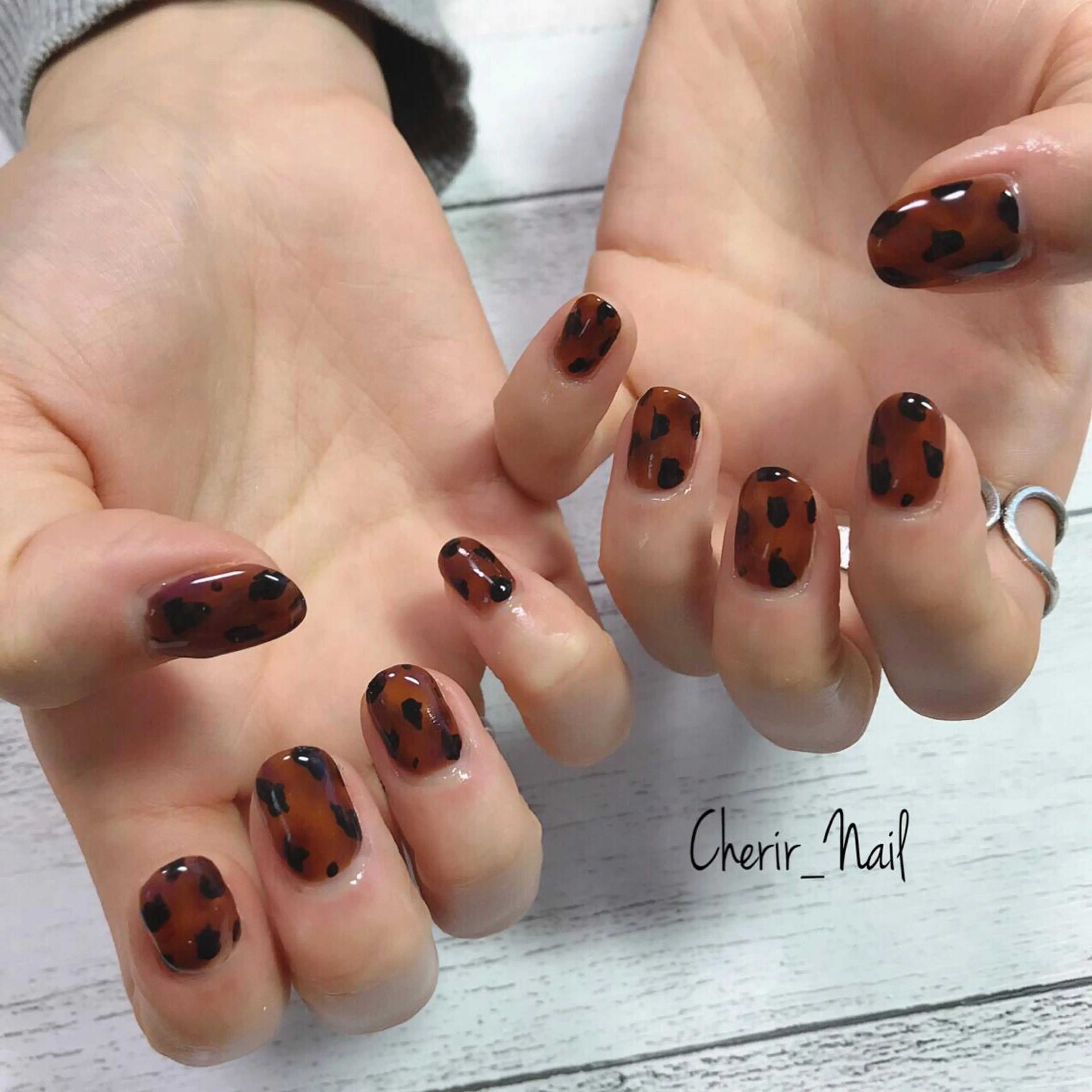 ネイル べっ甲ネイル ブラウン カジュアル 大理石ネイル(マーブル) ニュアンスネイル Cherirnail kaoriのネイルデザイン
