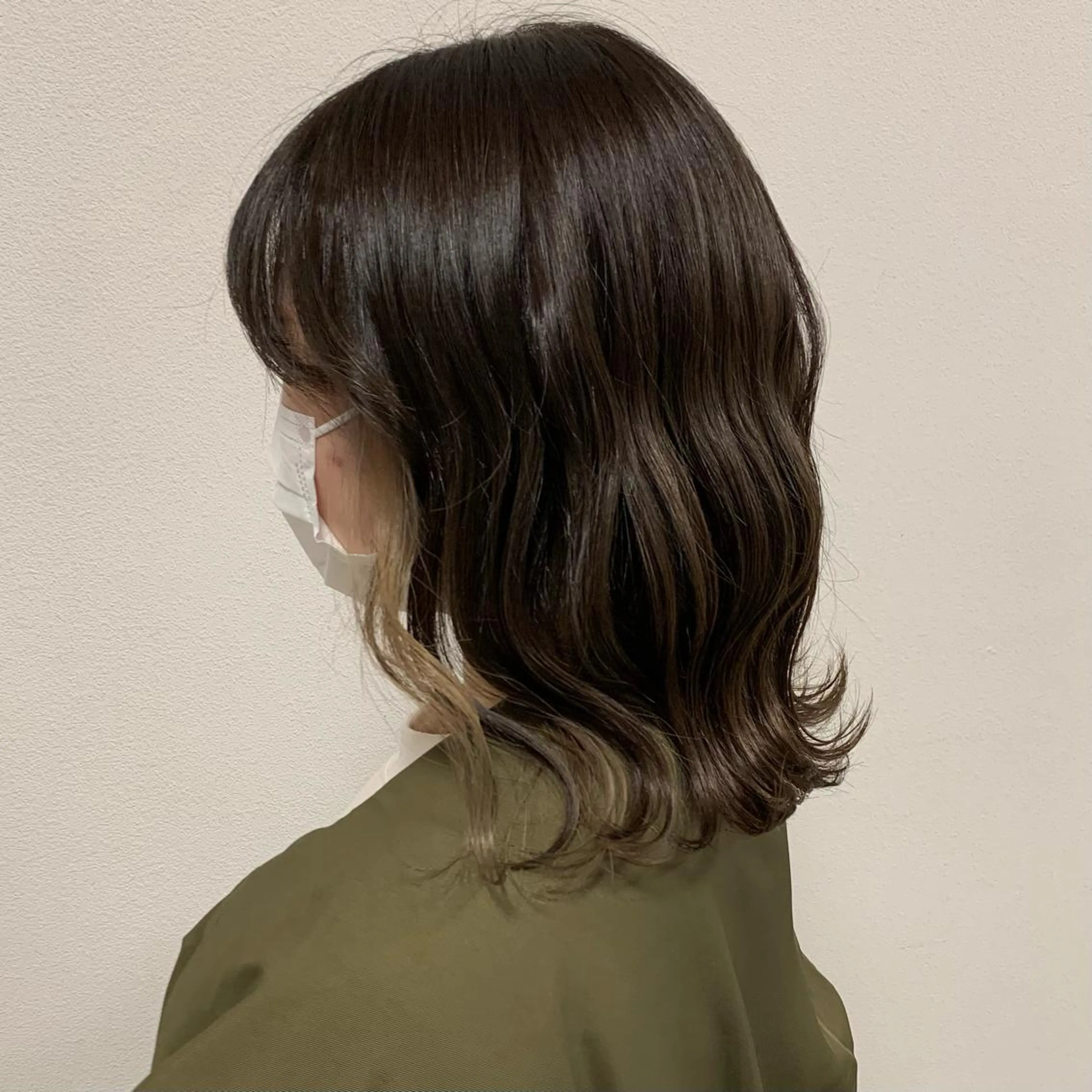 ミディアム カラー アッシュ アッシュグレー アッシュグレージュ ベージュカラー ブリーチ 村田 来倖のヘアスタイル