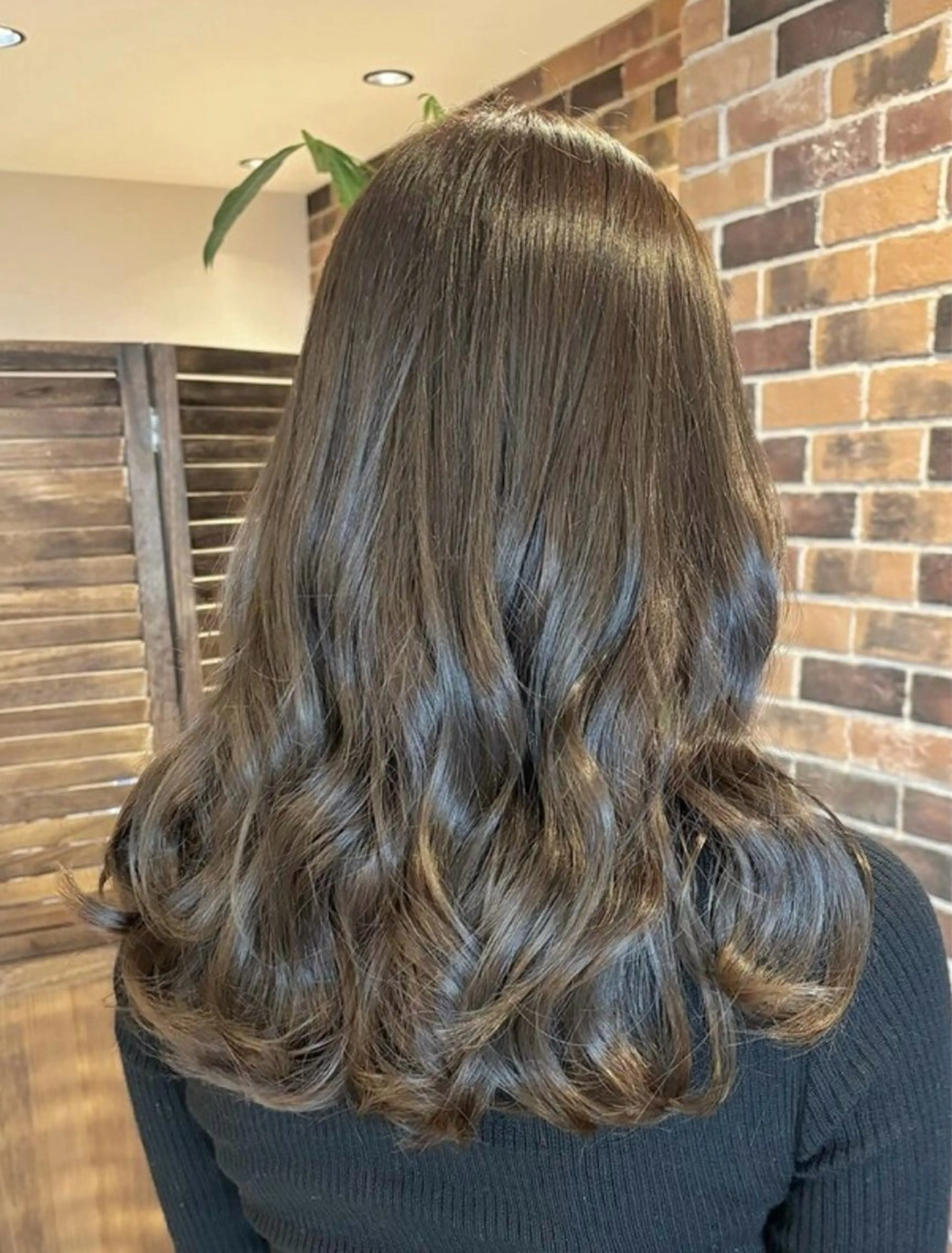 ロング カラー ベージュカラー オリーブベージュ 井上 萌のヘアスタイル