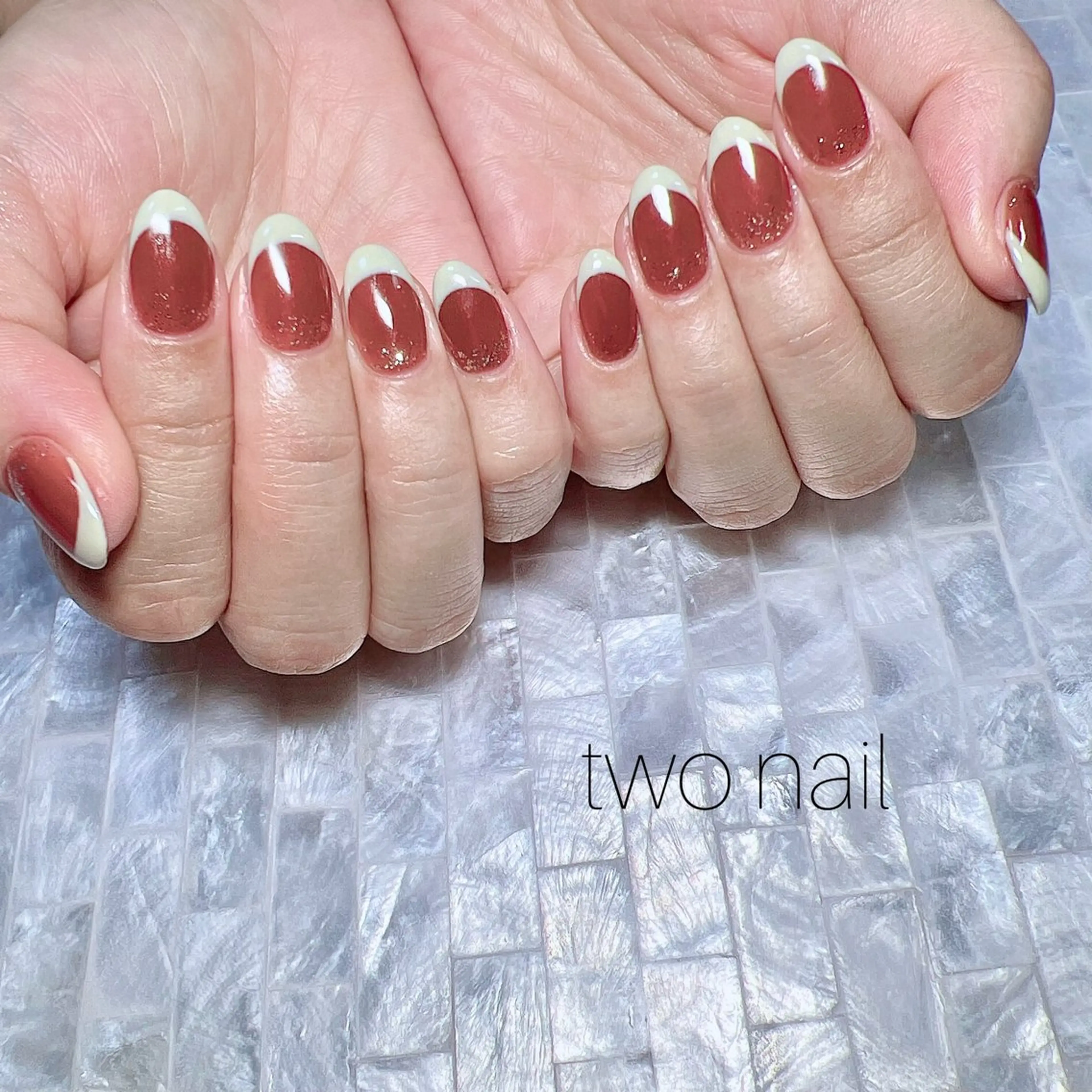 ネイル アートネイル ブラウン ネイルチップ ホワイト ハンドネイル two nailのネイルデザイン