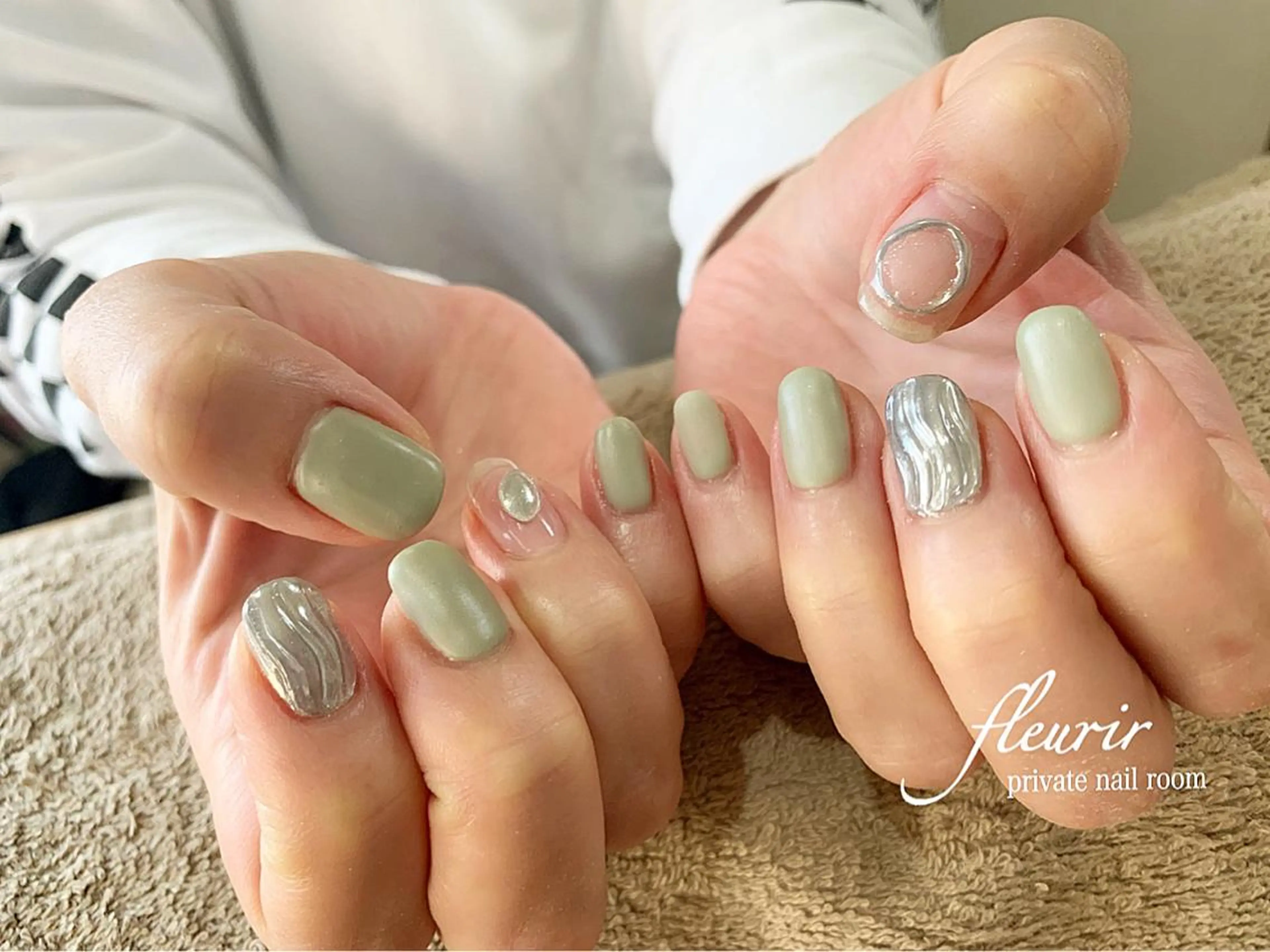 ネイル マットネイル ミラーネイル ワンカラーネイル シルバー フルリール 【プライベートサロンのネイルデザイン