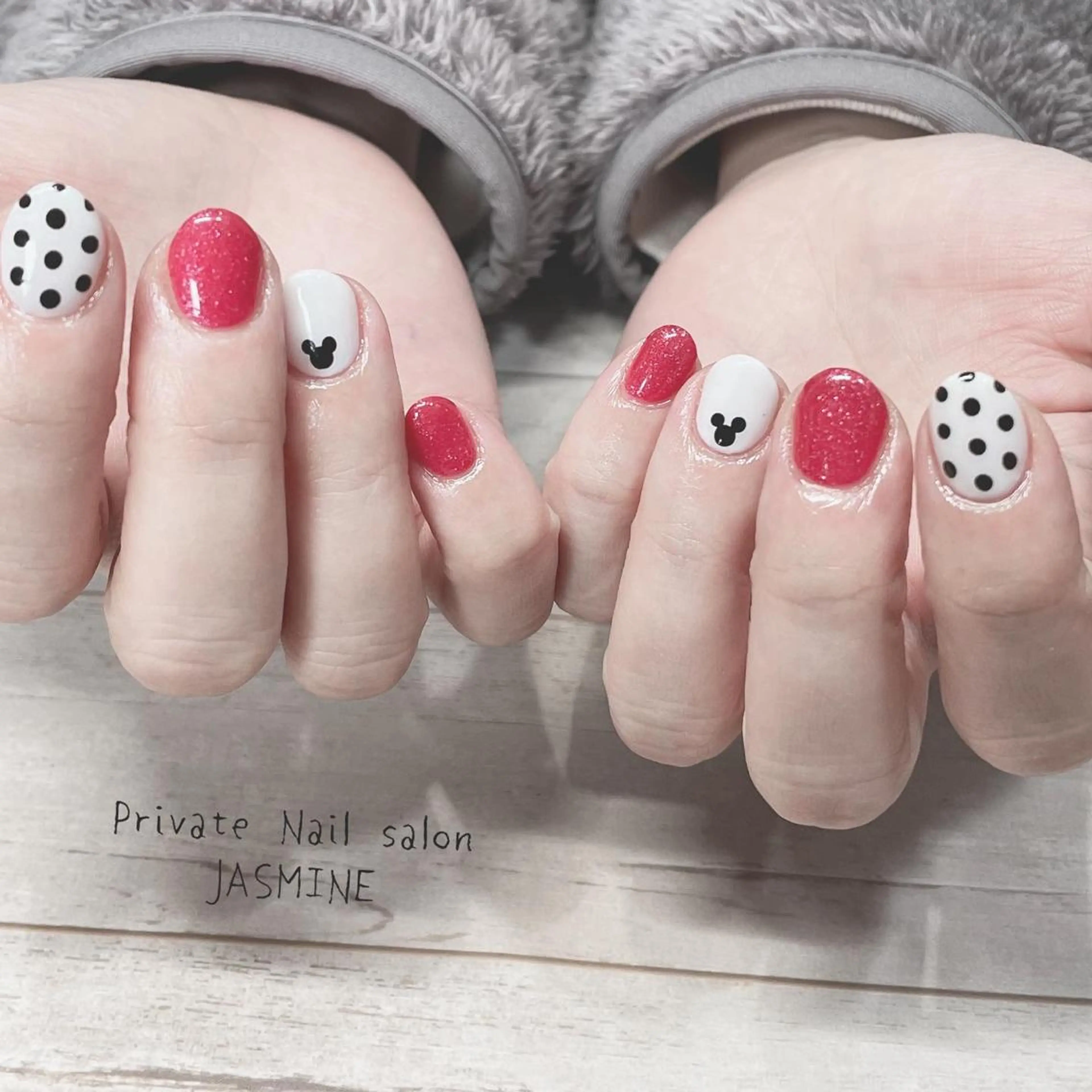 ネイル ドット 赤色 Nail salon JASMINEのネイルデザイン