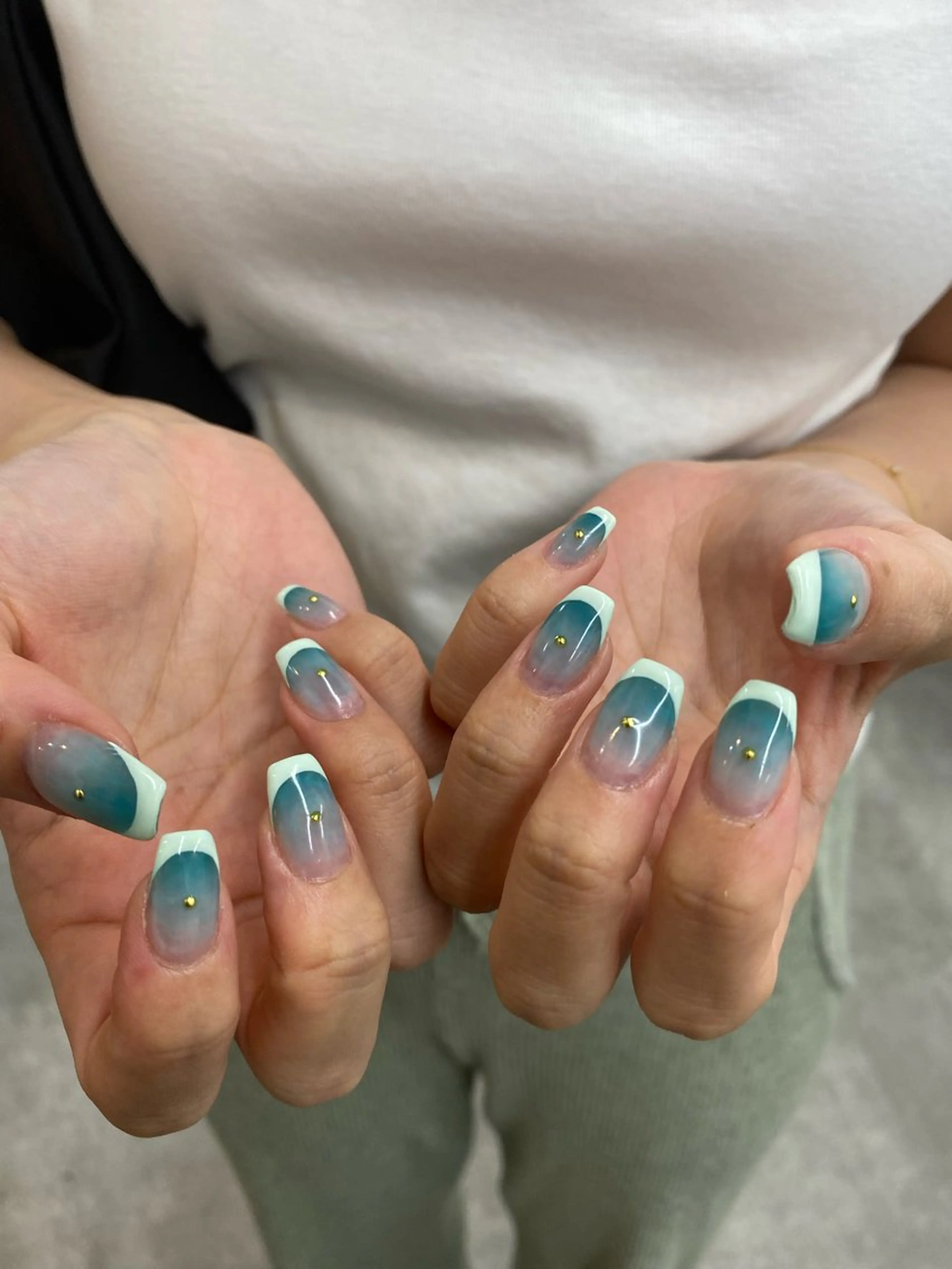 ネイル フレンチネイル ストーンネイル REINA ルレイル心斎橋のネイルデザイン