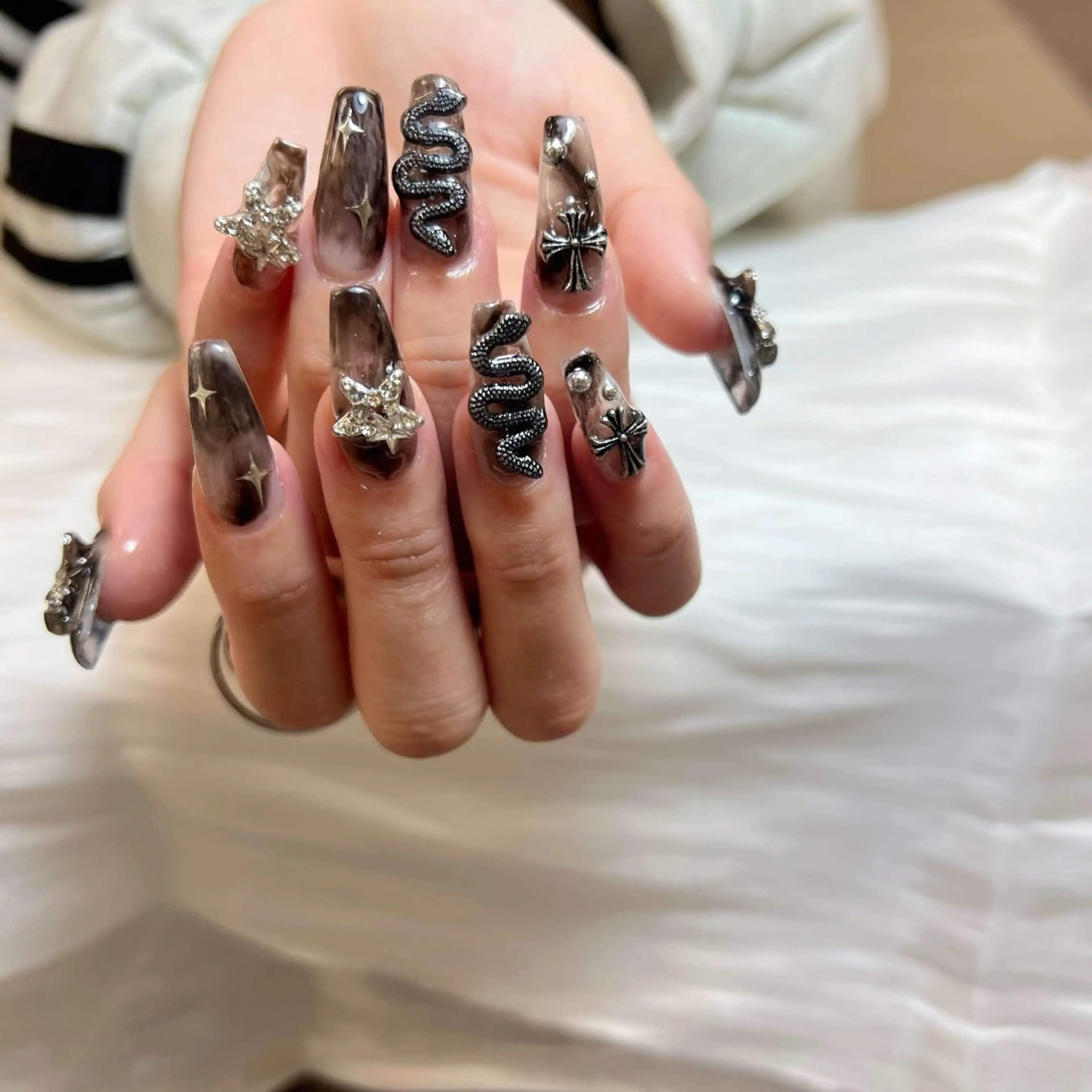 ネイル ハンドネイル ハンドケア Anh Nail 歌舞伎町のネイルデザイン