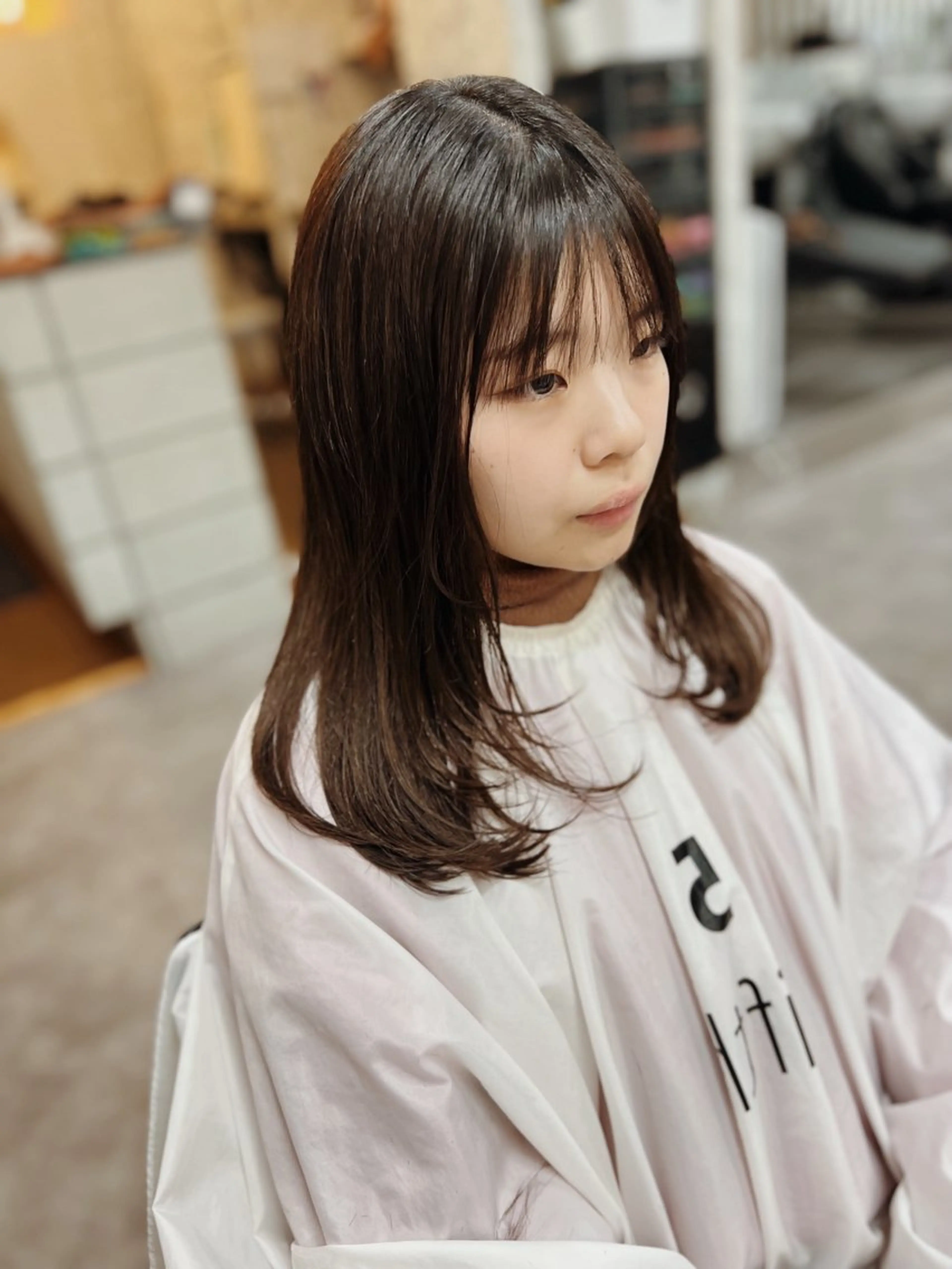 セミロング カラー パーマ ヘアアレンジ くびれヘア 顔まわりレイヤー 韓国風ヘア くびれレイヤー レイヤーカット ショートヘア原宿 fifth コシのヘアスタイル
