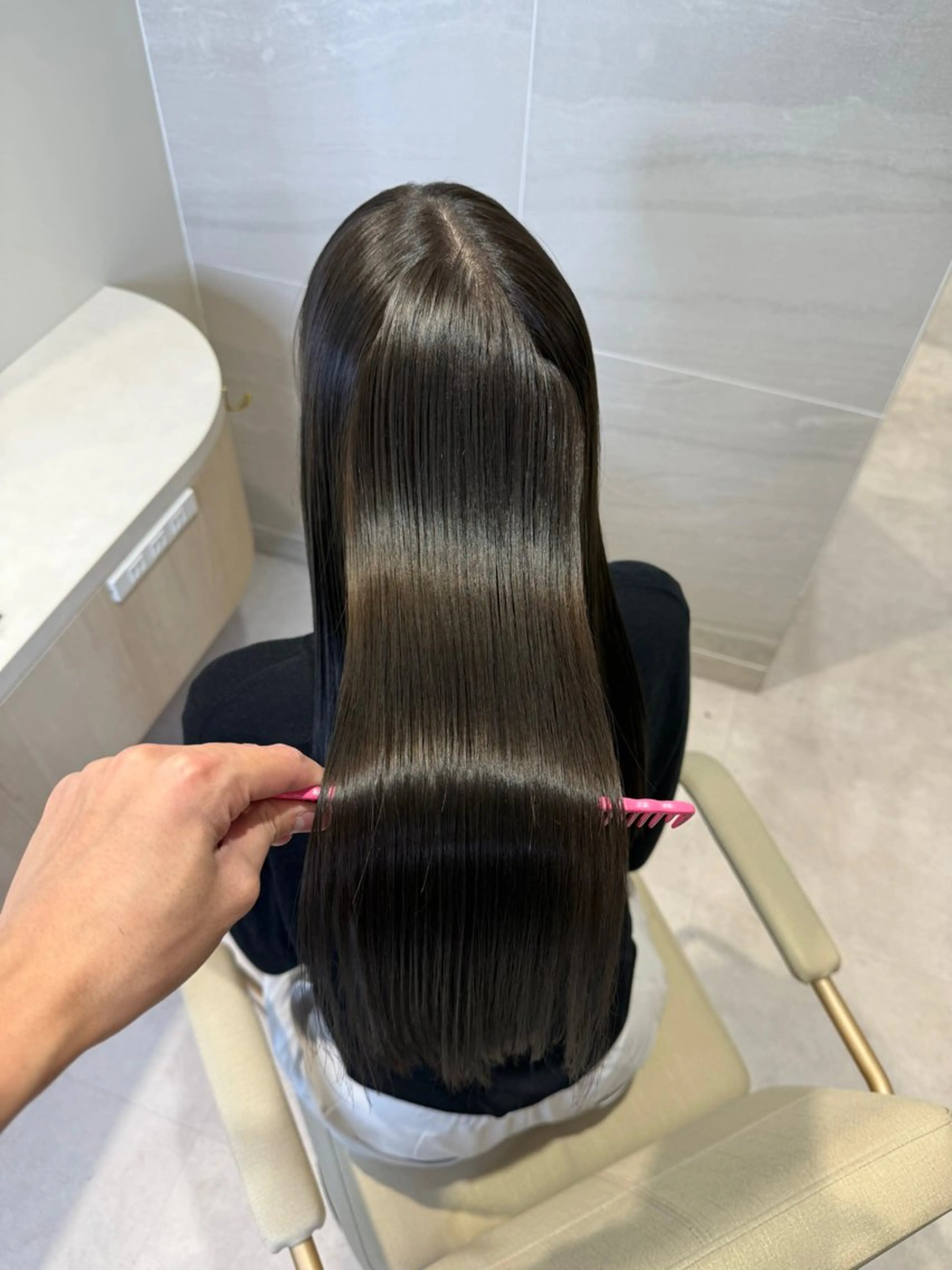 ロング カラー グレージュ オリーブグレージュ オリーブグレー 縮毛矯正 カット ヘアカラー 縮毛矯正 トリートメント 透明感カラー🌿 グレージュ🐺陽介のヘアスタイル