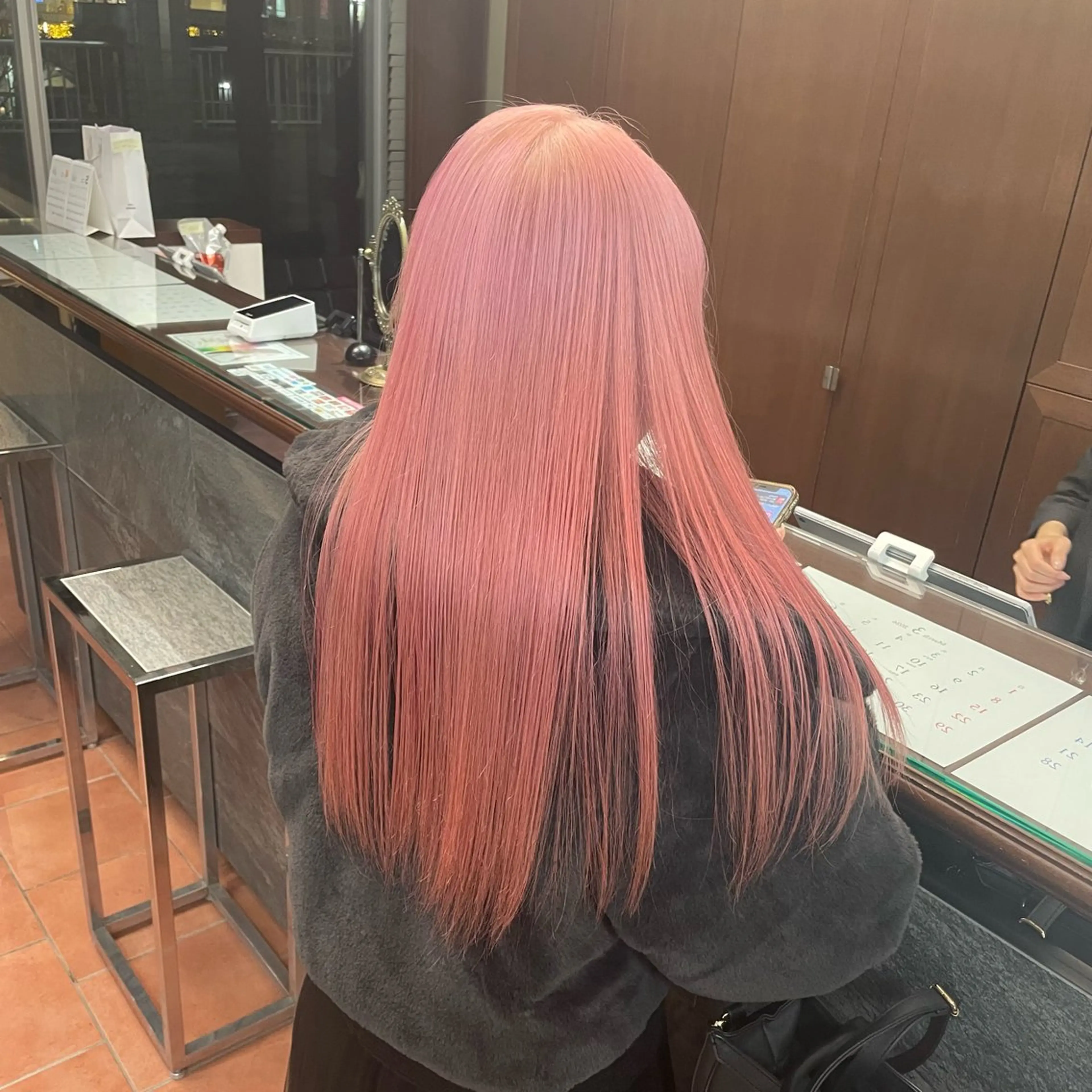 ロング ヘアカラー ⭐️韓国ブリーチ 顔周りカット⭐️のヘアスタイル