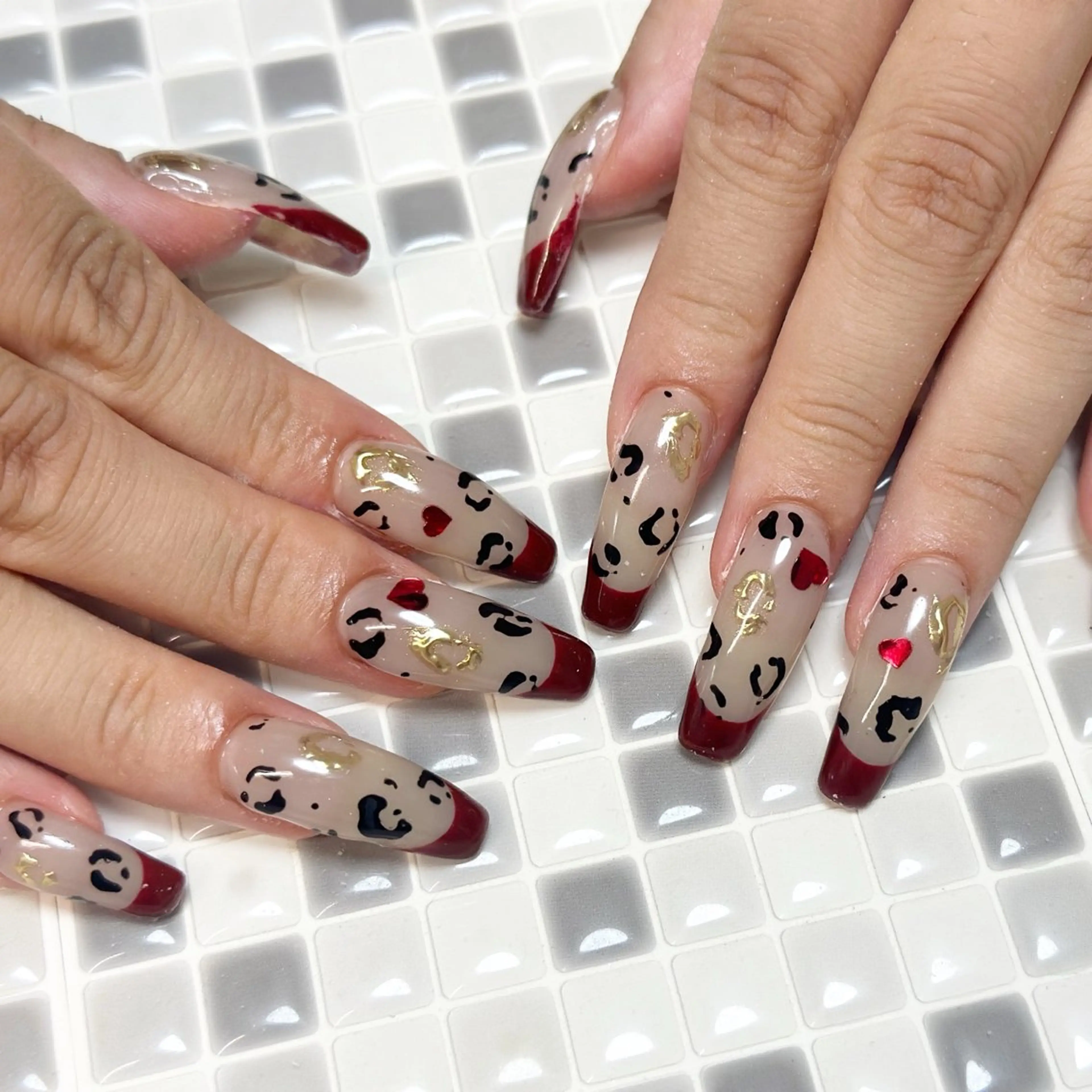 ネイル アニマル柄 ボルドー ミラーネイル nailist yuiのネイルデザイン