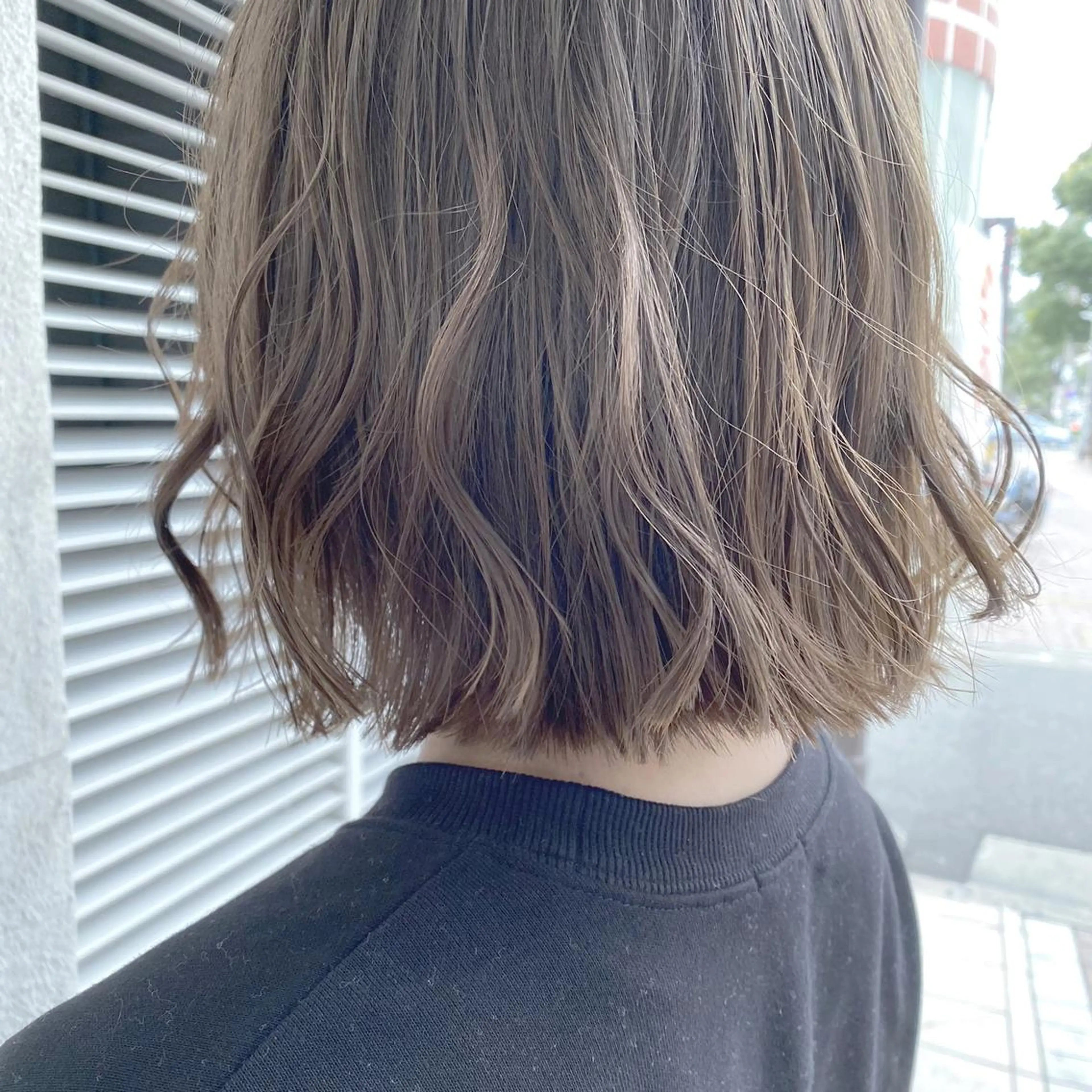 ショート カラー 切りっぱなしボブ ベージュカラー オリーブベージュ ボブ ヘアカラー ボブ・レイヤーカット 吉敷航一のヘアスタイル