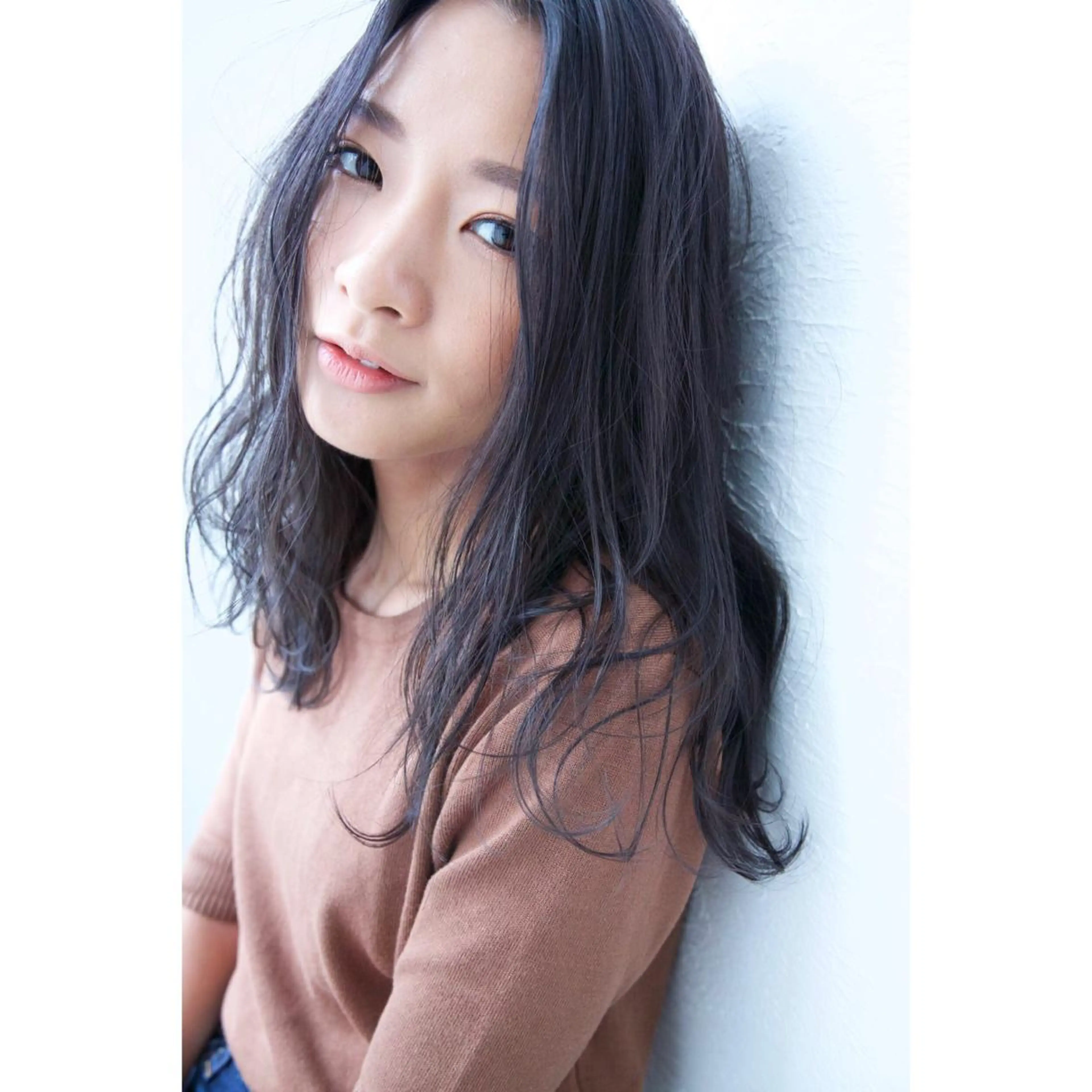 セミロング カラー ブルーカラー ブルージュ fio マナミのヘアスタイル