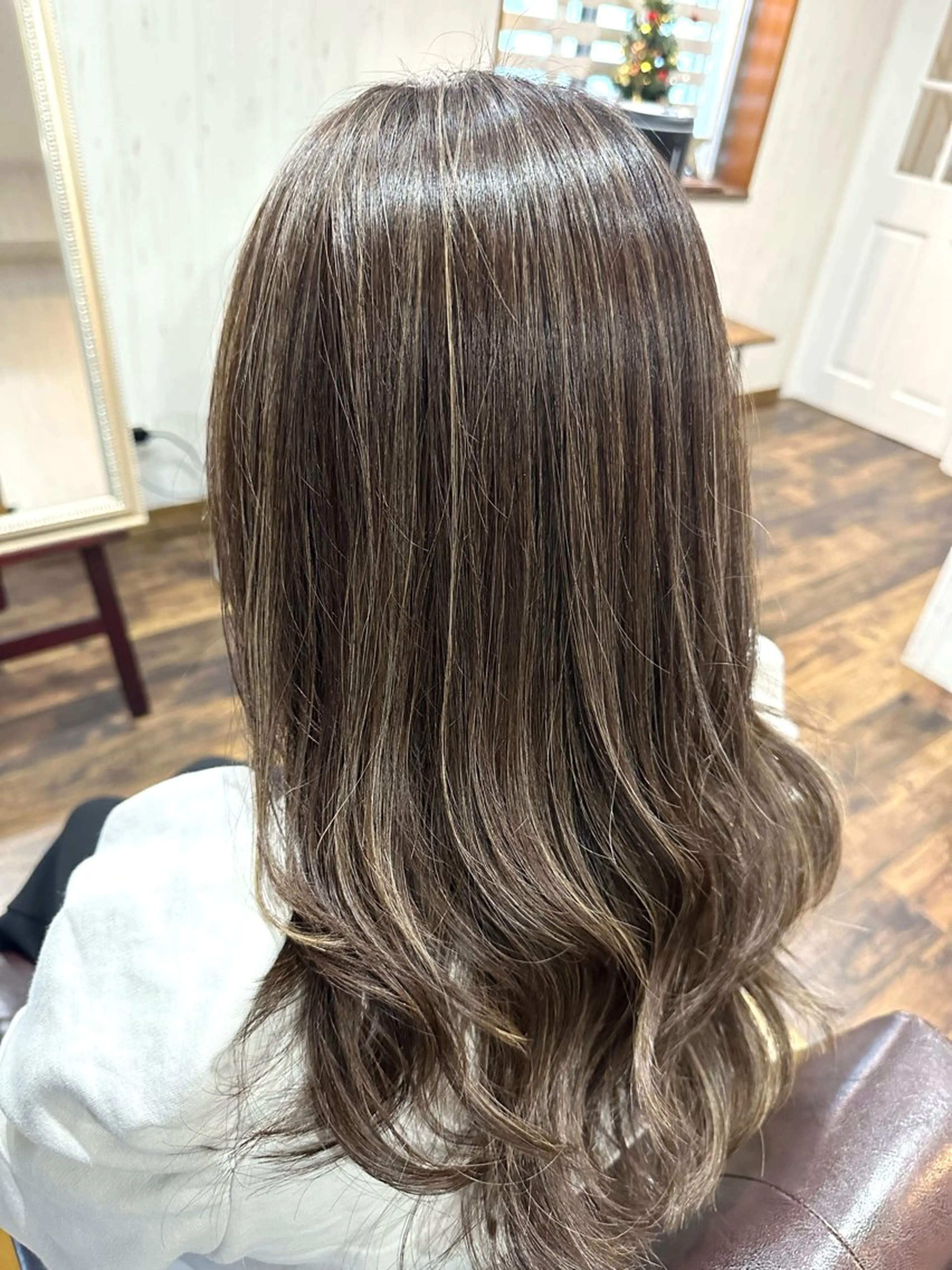 ロング カラー ブリーチ ケアブリーチ ハイライトカラー ハイライト レイヤーカット カット ヘアカラー トリートメント 西川 敏夫のヘアスタイル