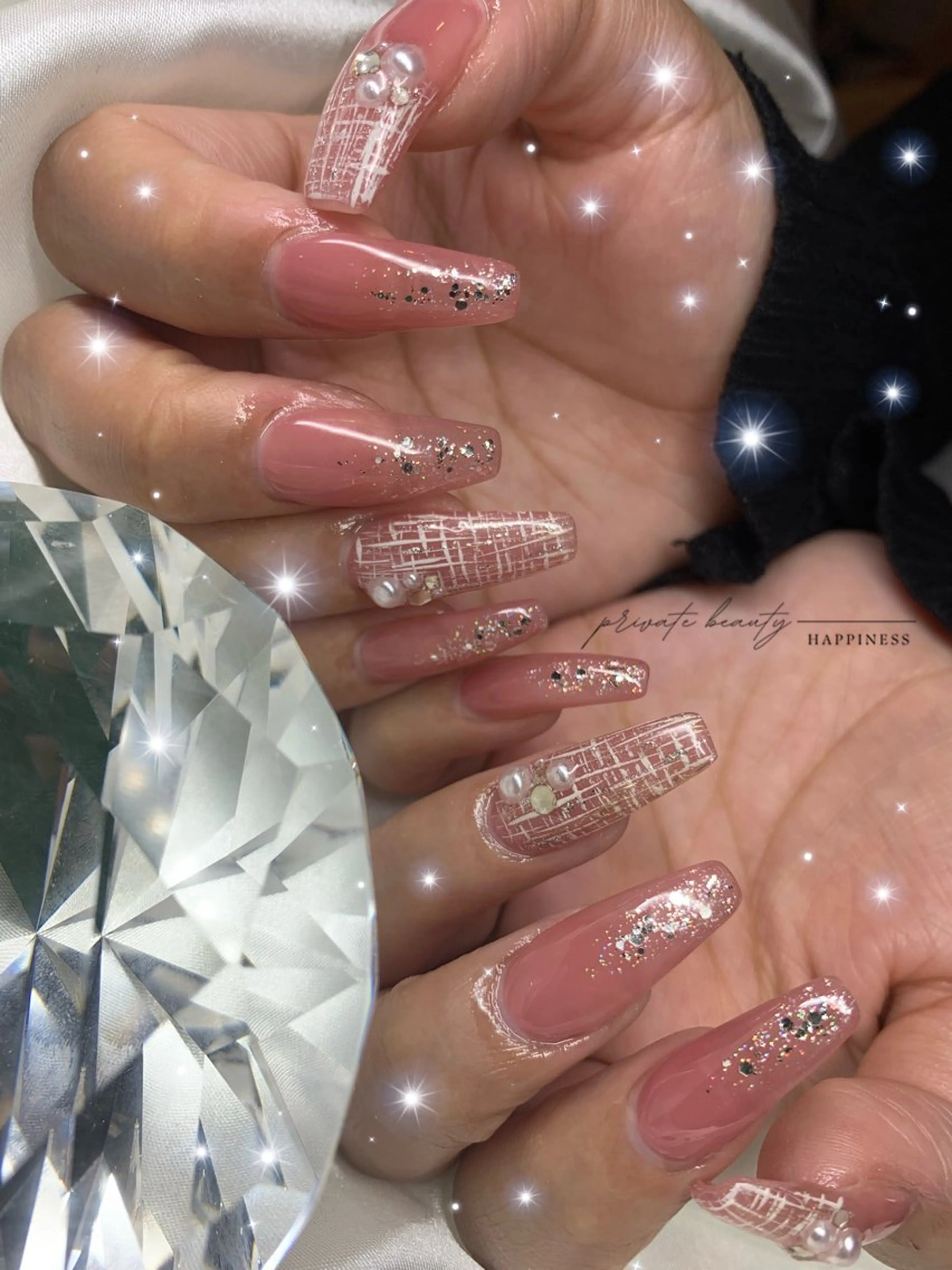 ネイル ロングネイル ピンク 赤色 スカルプネイル ツイードネイル happiness nailのネイルデザイン